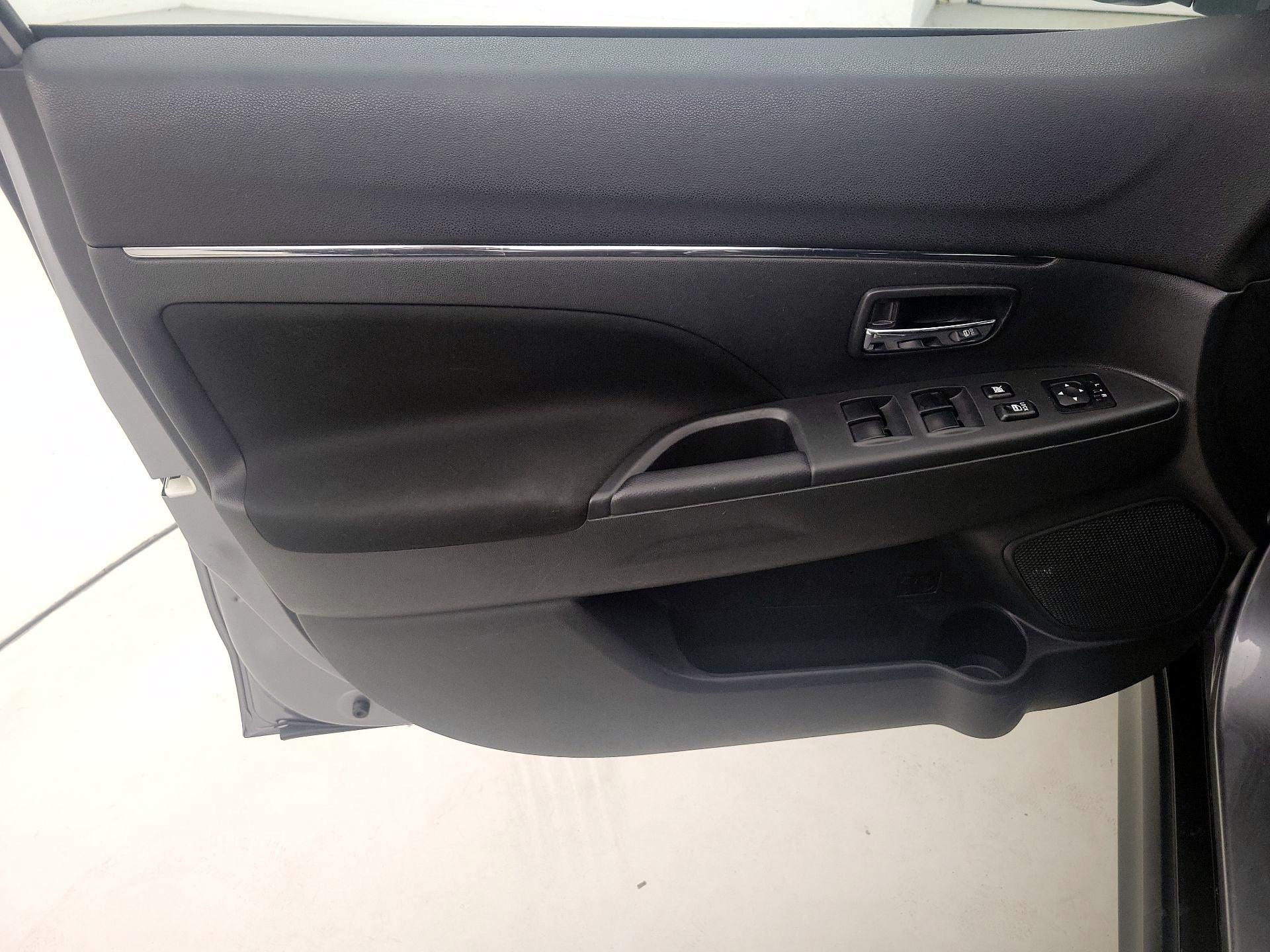 Thumbnail: 2023 Mitsubishi Outlander Sport - 12