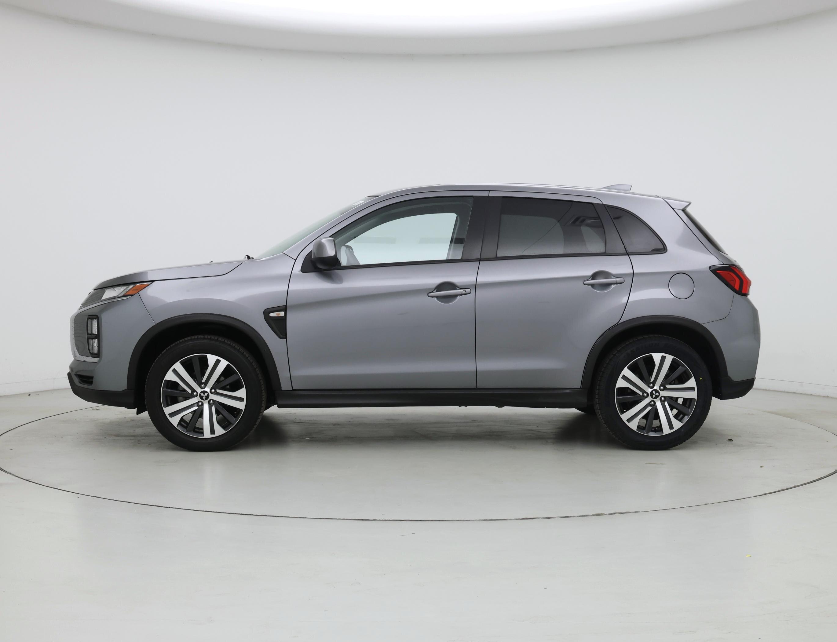 Thumbnail: 2023 Mitsubishi Outlander Sport - 3