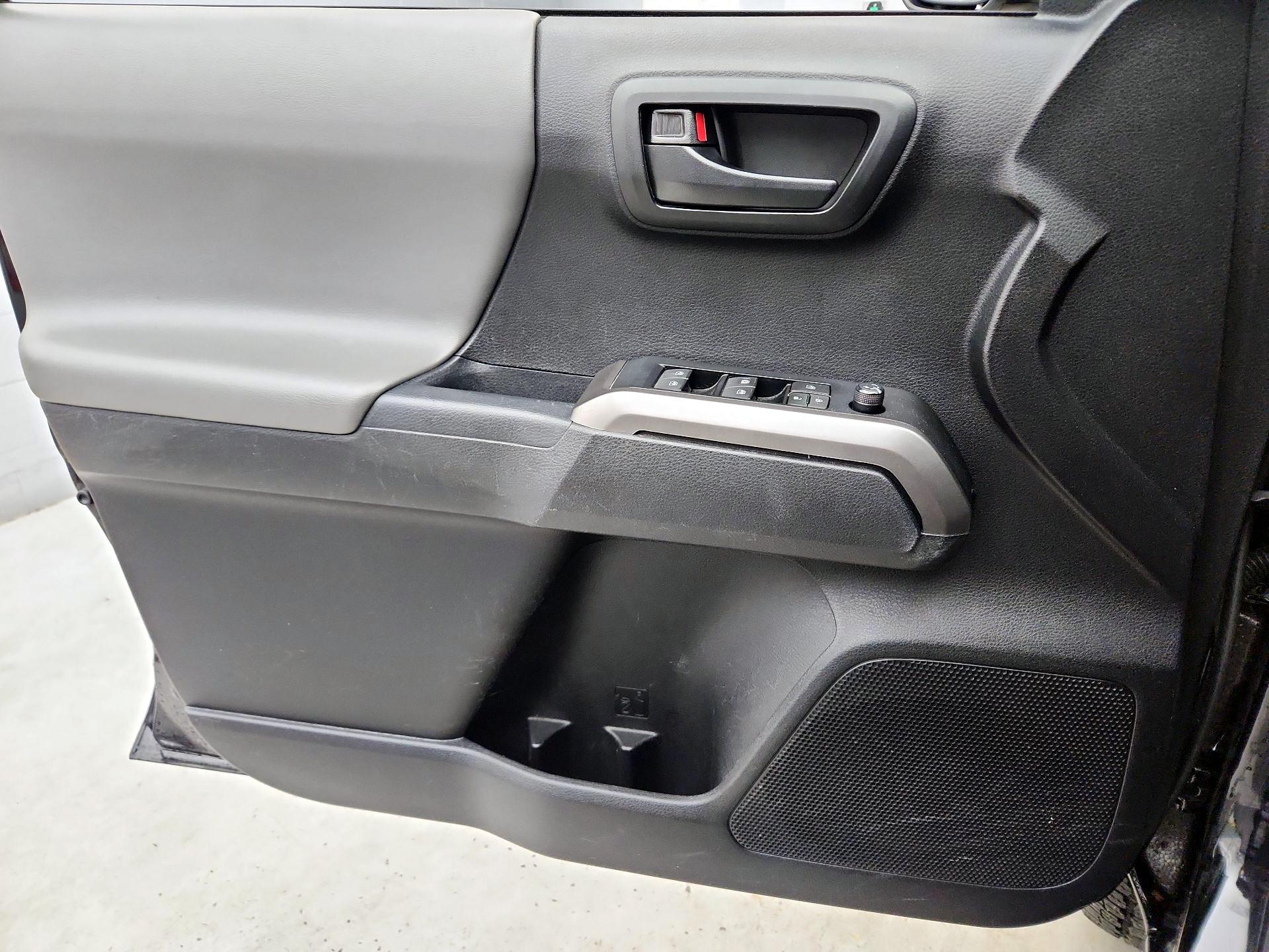 Thumbnail: 2021 Toyota Tacoma - 12