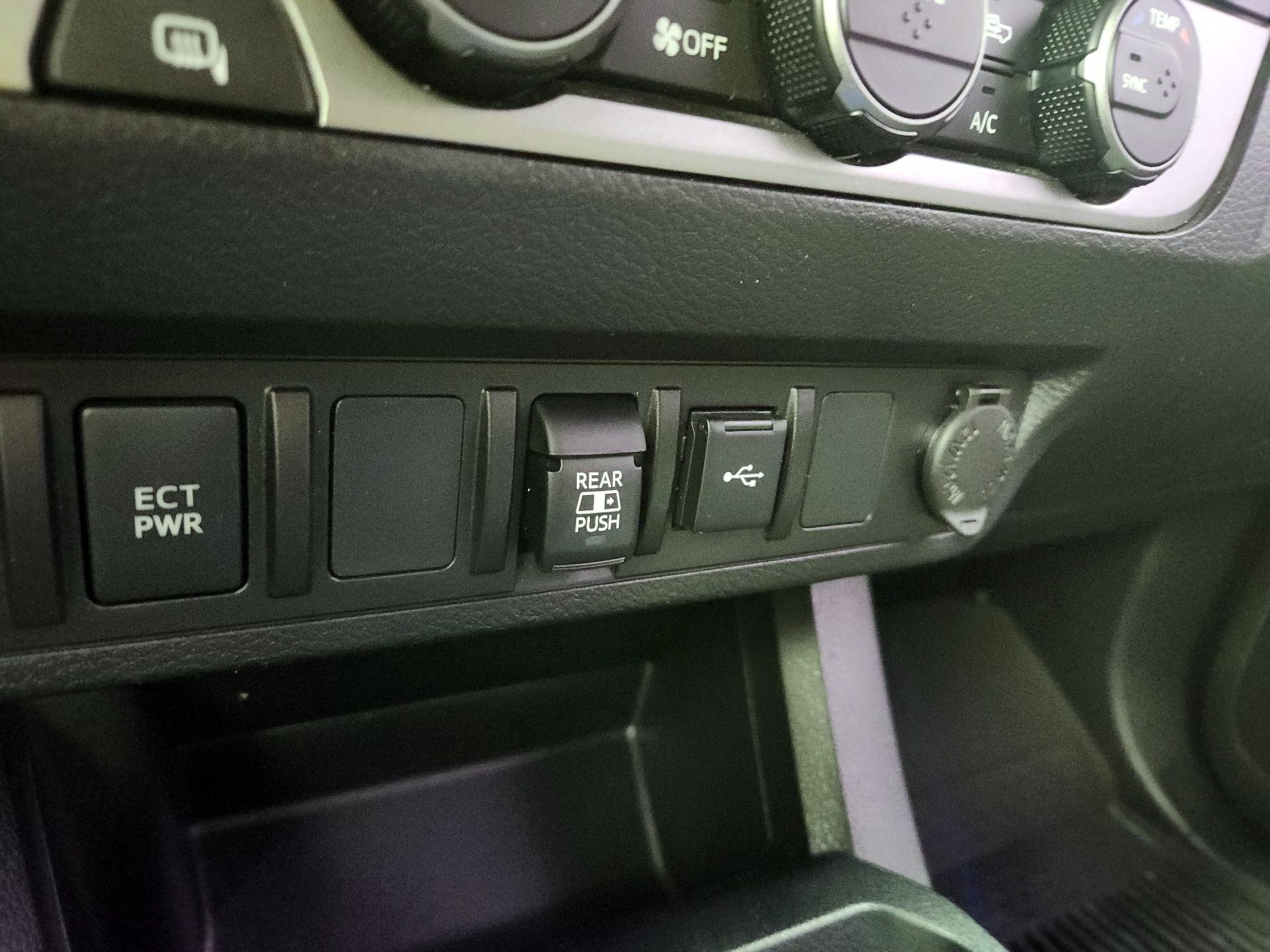 Thumbnail: 2021 Toyota Tacoma - 18