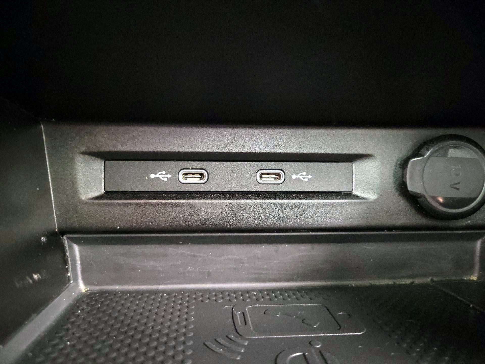 Thumbnail: 2022 Volkswagen Tiguan - 18