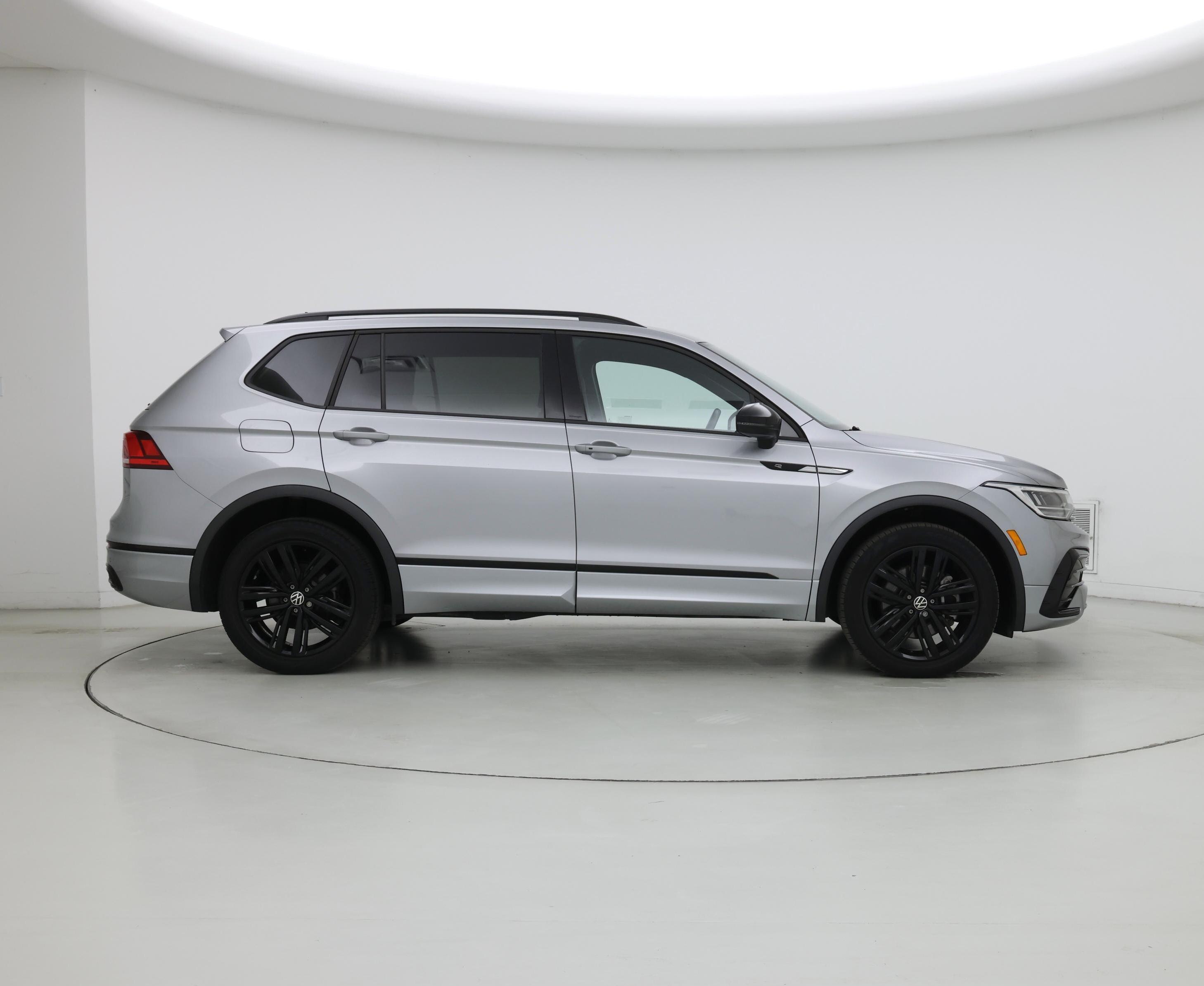 Thumbnail: 2022 Volkswagen Tiguan - 7