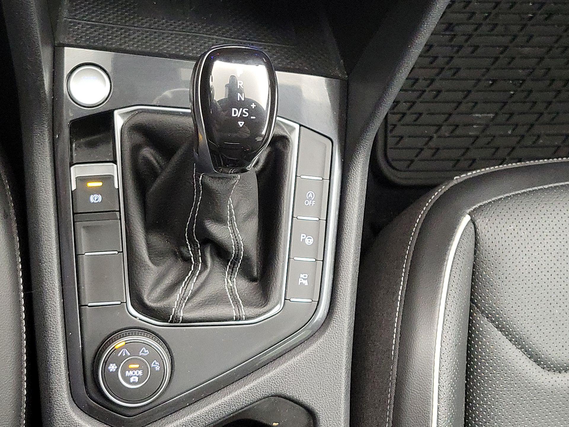 Thumbnail: 2022 Volkswagen Tiguan - 18