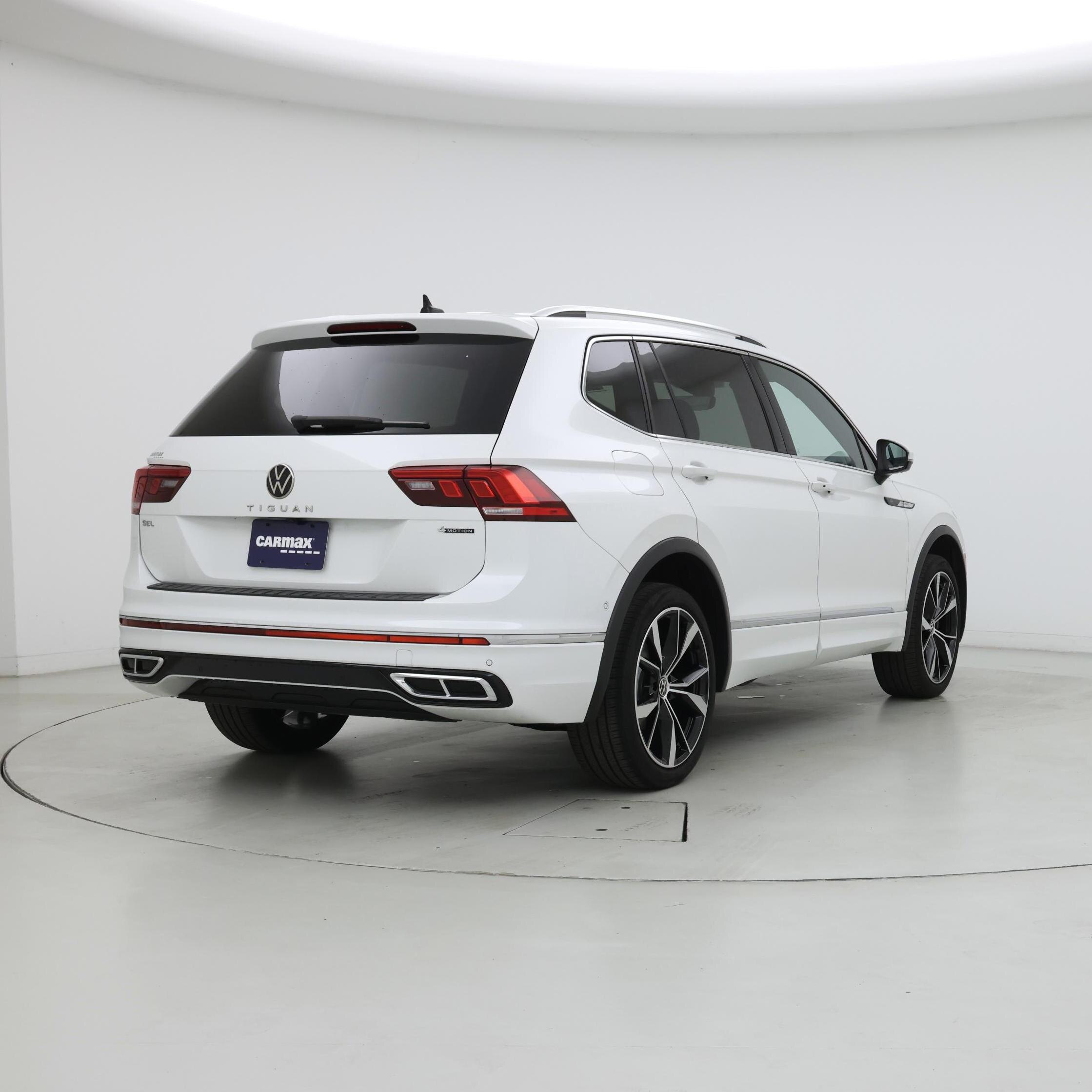 Thumbnail: 2022 Volkswagen Tiguan - 8