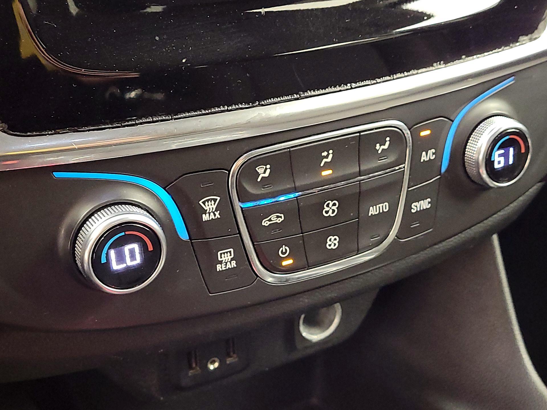 Thumbnail: 2021 Chevrolet Traverse - 16