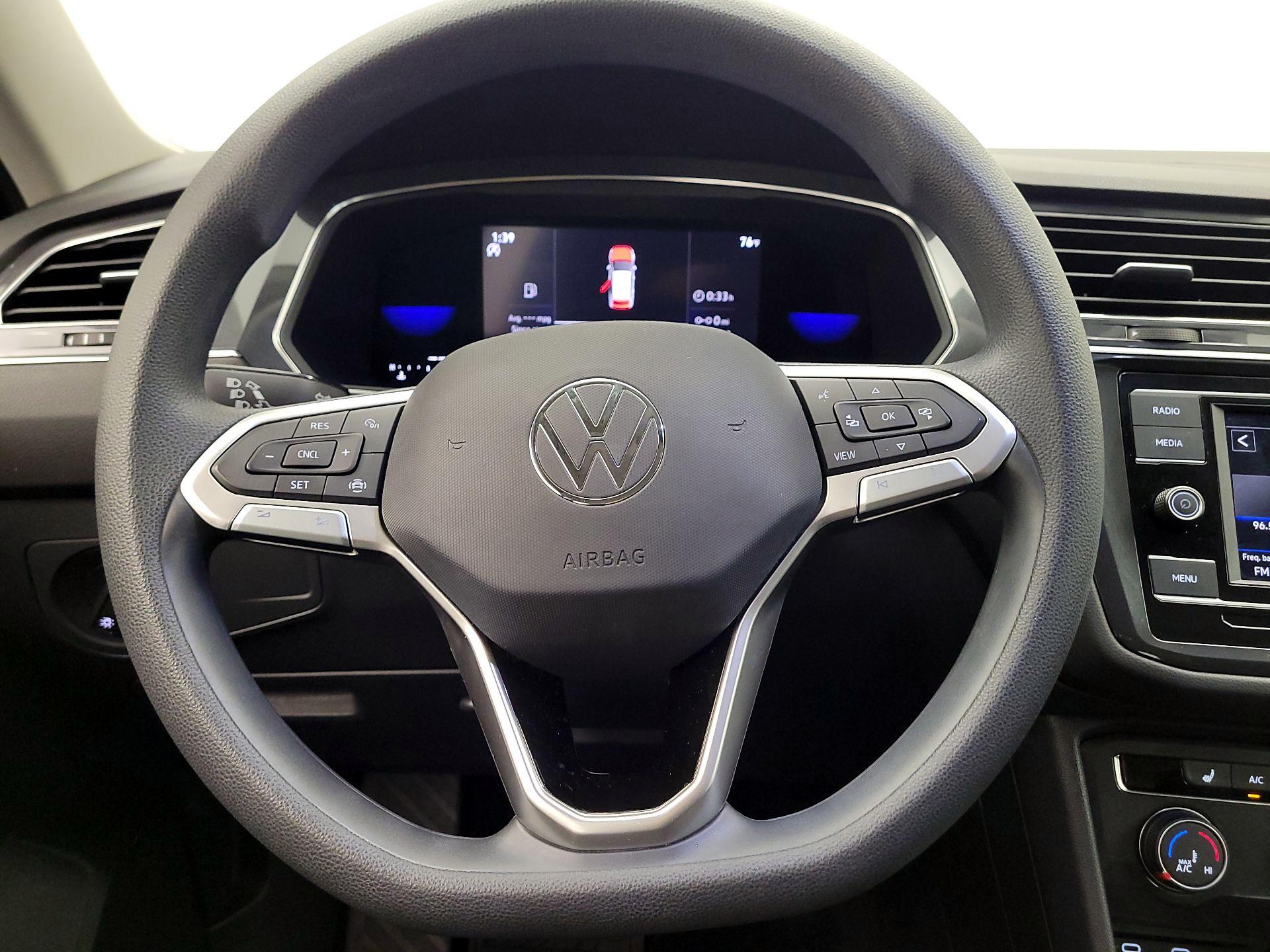 Thumbnail: 2023 Volkswagen Tiguan - 10