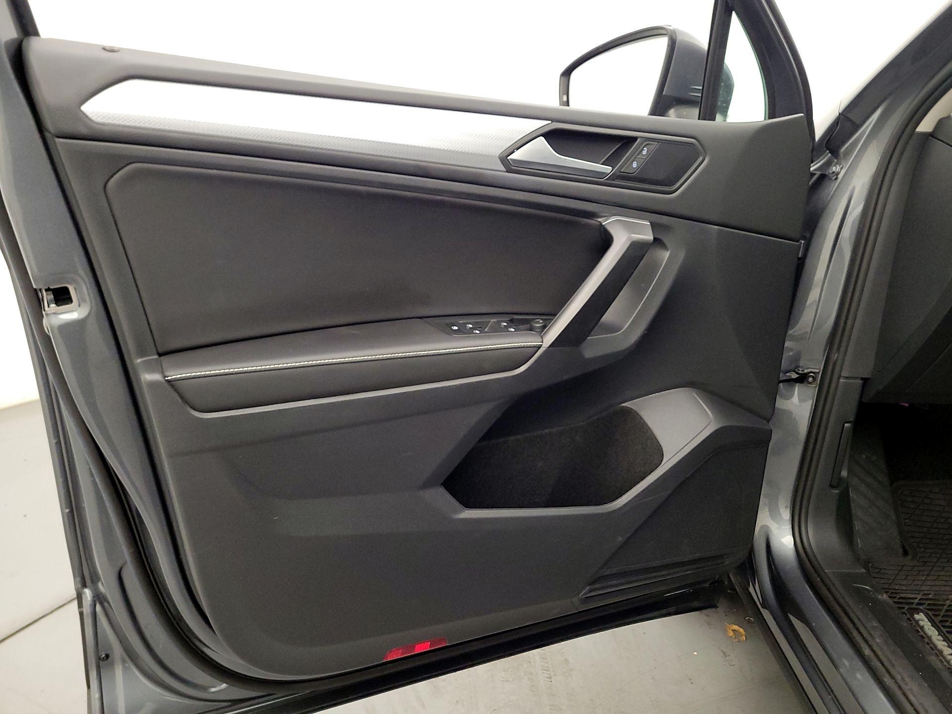 Thumbnail: 2023 Volkswagen Tiguan - 12