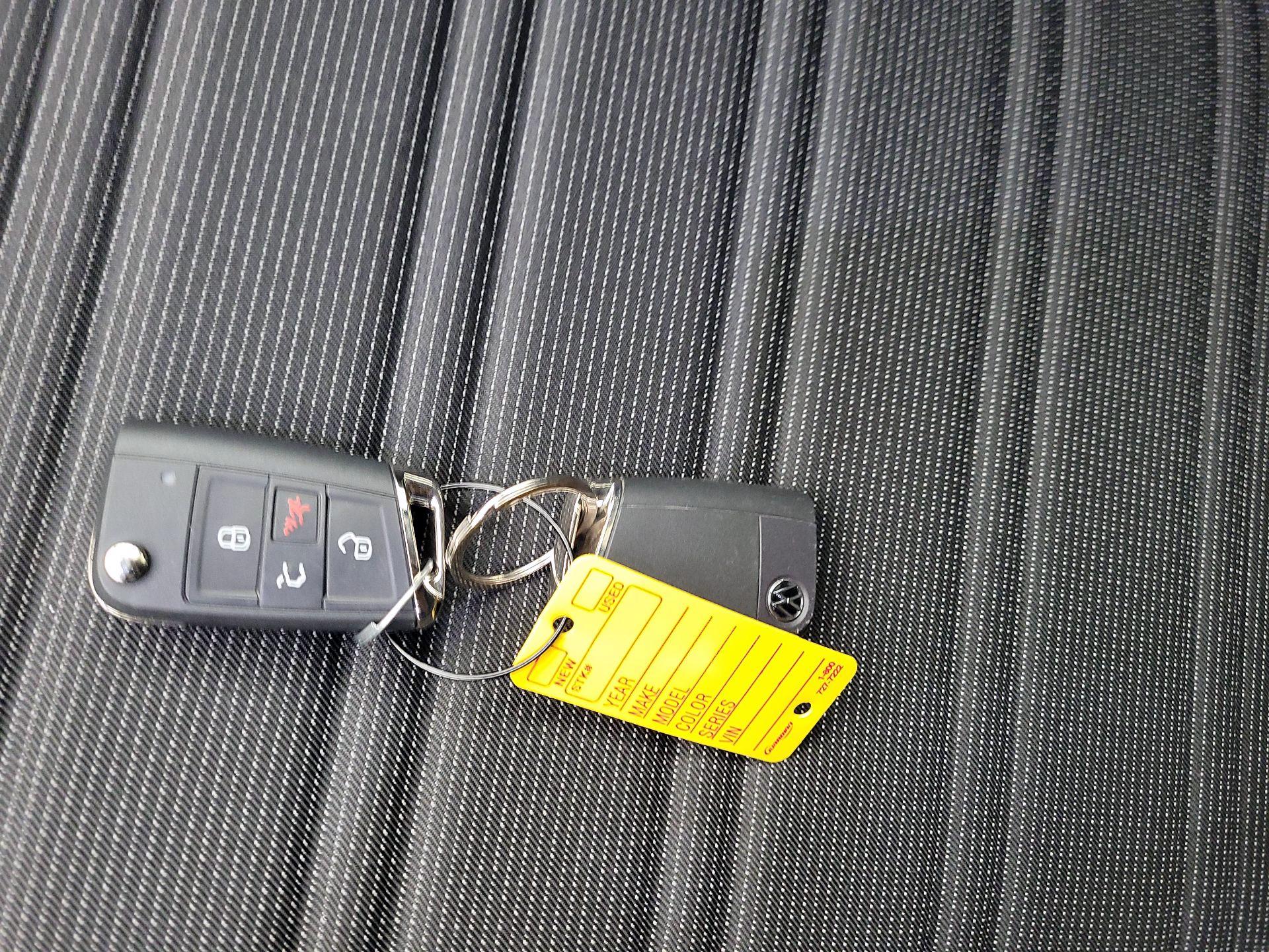 Thumbnail: 2023 Volkswagen Tiguan - 18