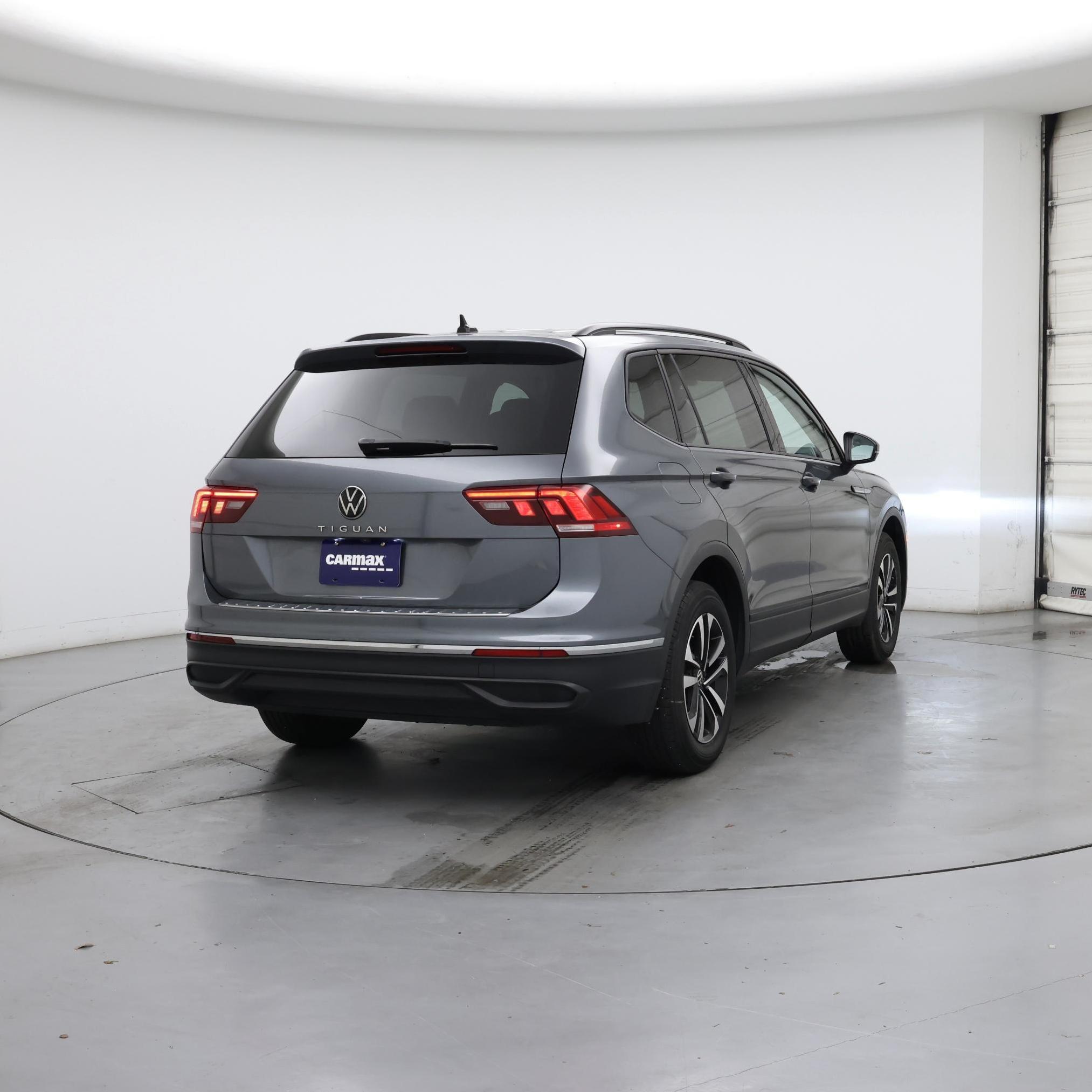 Thumbnail: 2023 Volkswagen Tiguan - 8