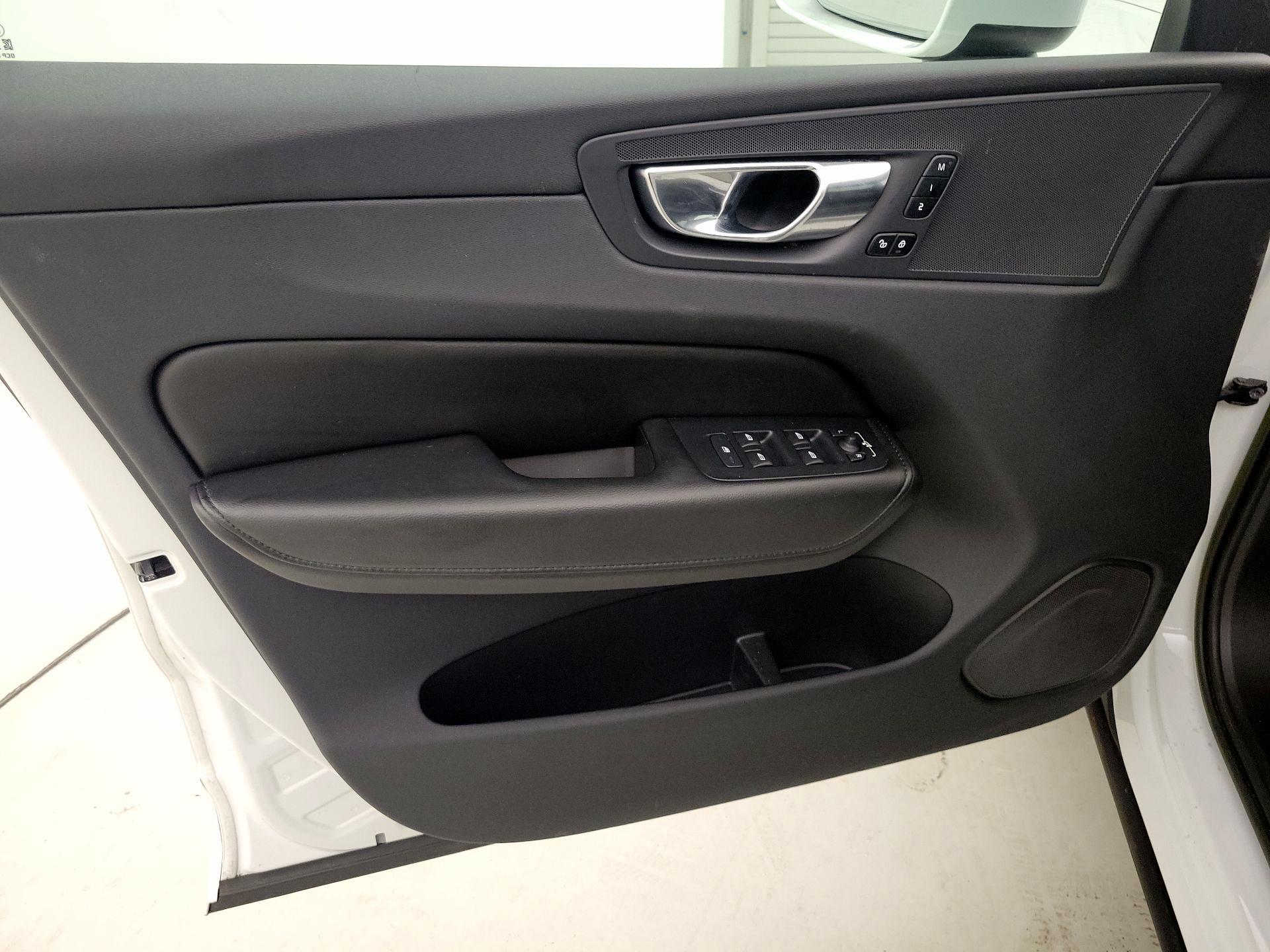 Thumbnail: 2023 Volvo XC60 - 12