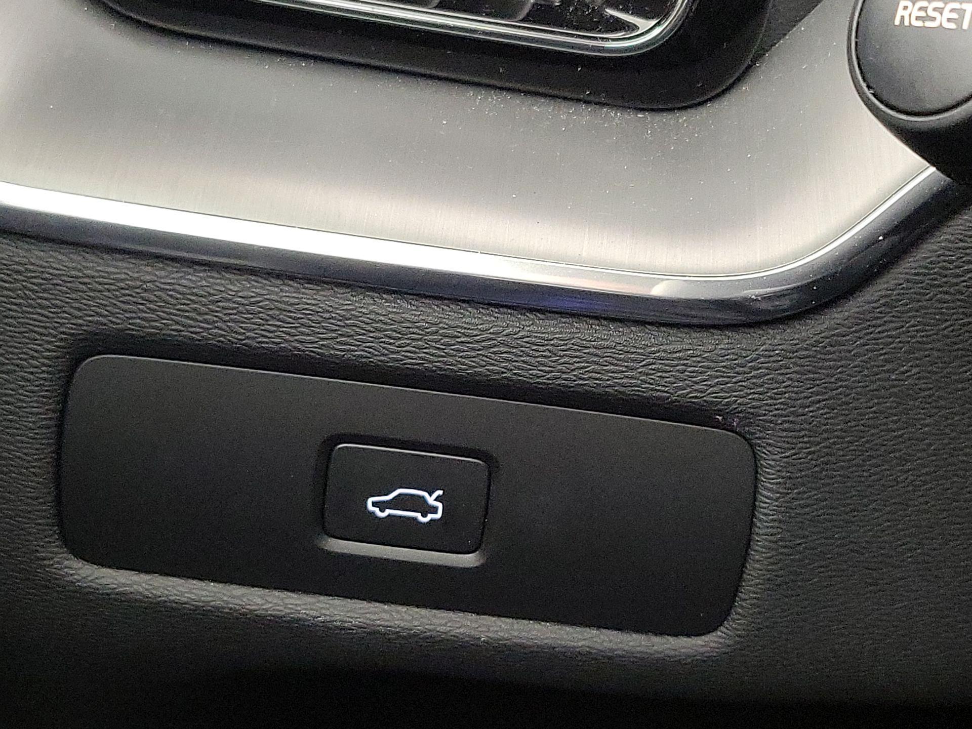 Thumbnail: 2023 Volvo XC60 - 13