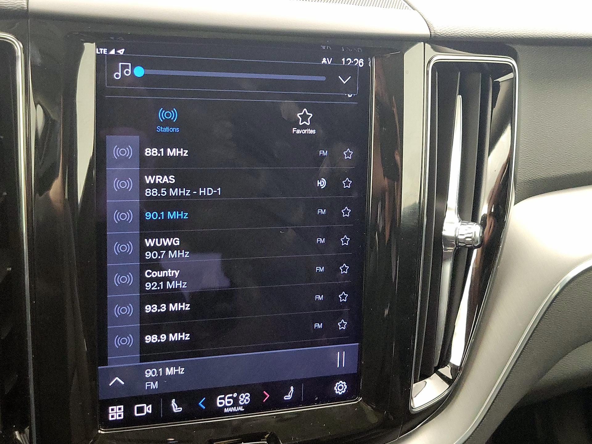 Thumbnail: 2023 Volvo XC60 - 16