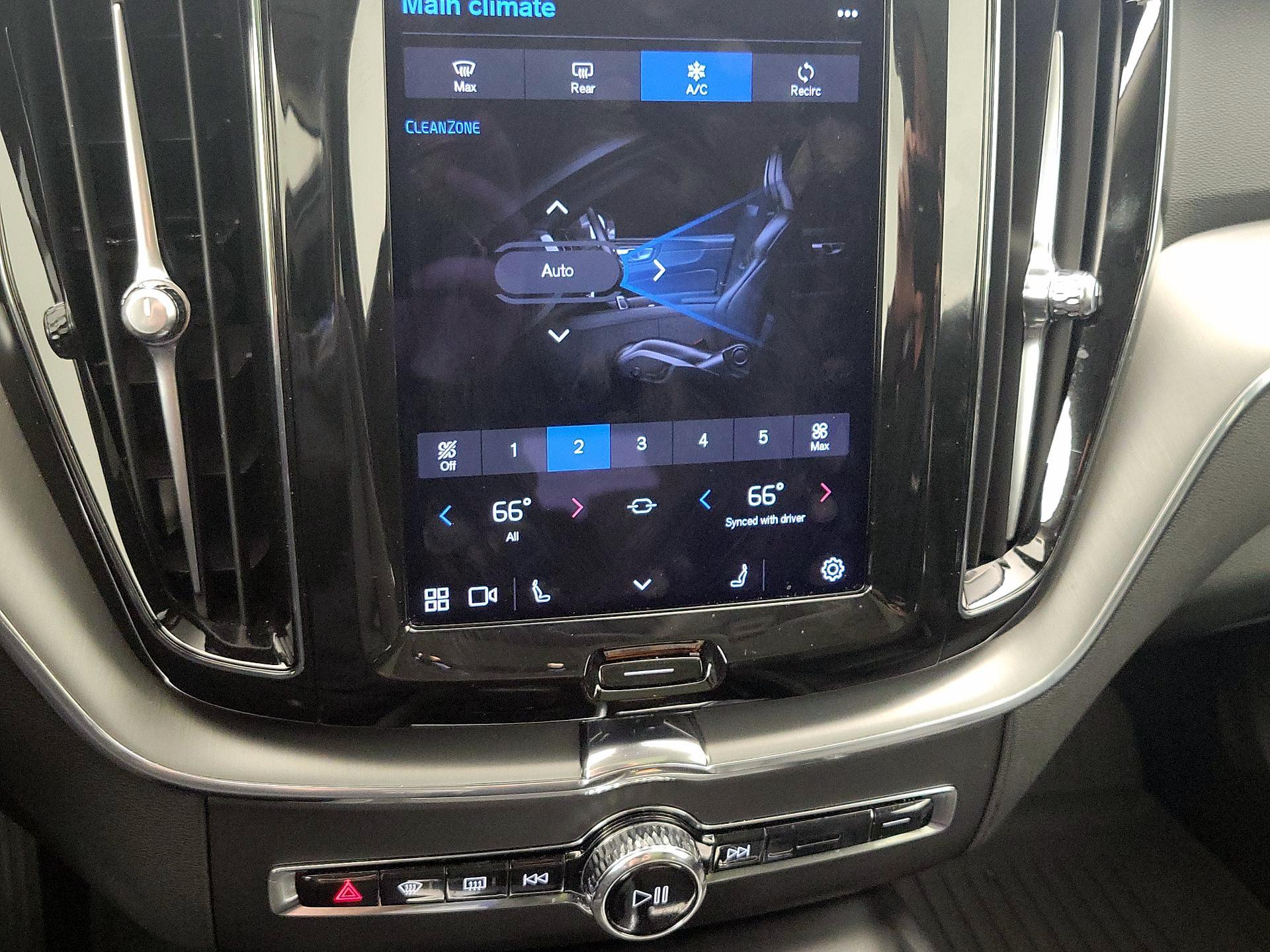 Thumbnail: 2023 Volvo XC60 - 17