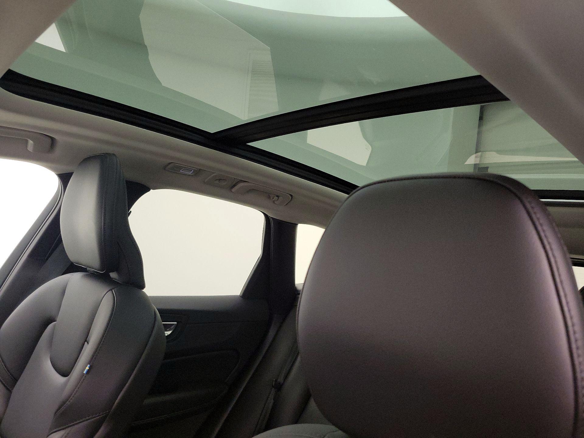 Thumbnail: 2023 Volvo XC60 - 20