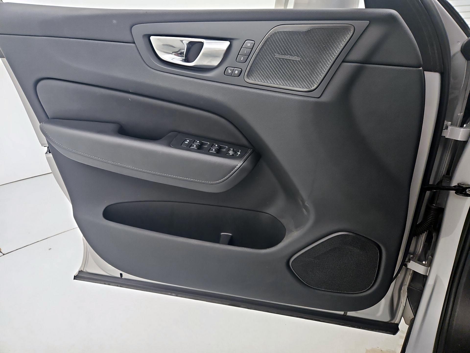 Thumbnail: 2023 Volvo XC60 - 12