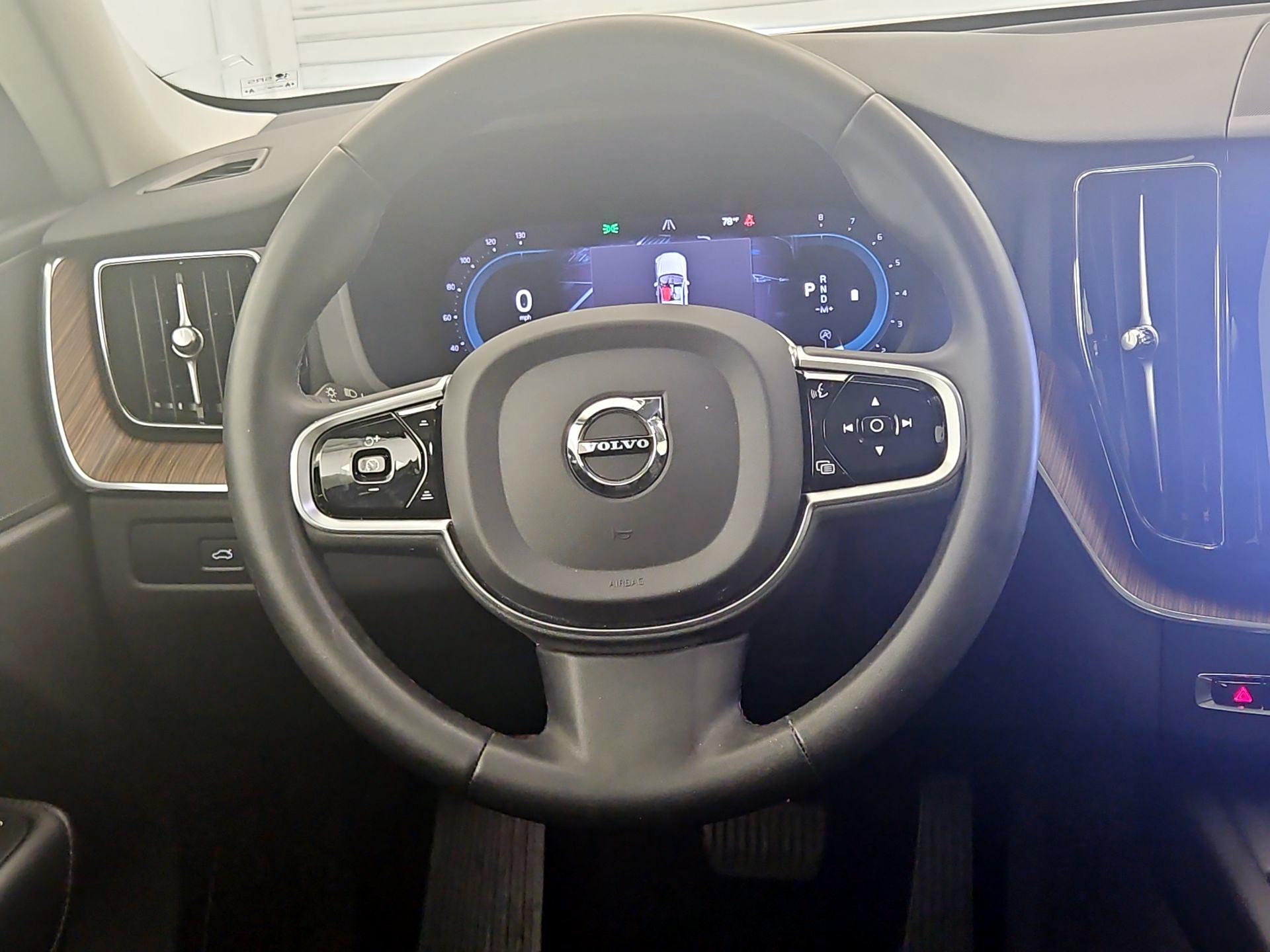 Thumbnail: 2023 Volvo XC60 - 10