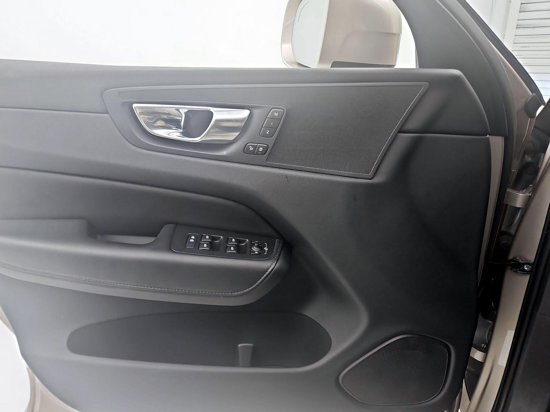 Thumbnail: 2023 Volvo XC60 - 12