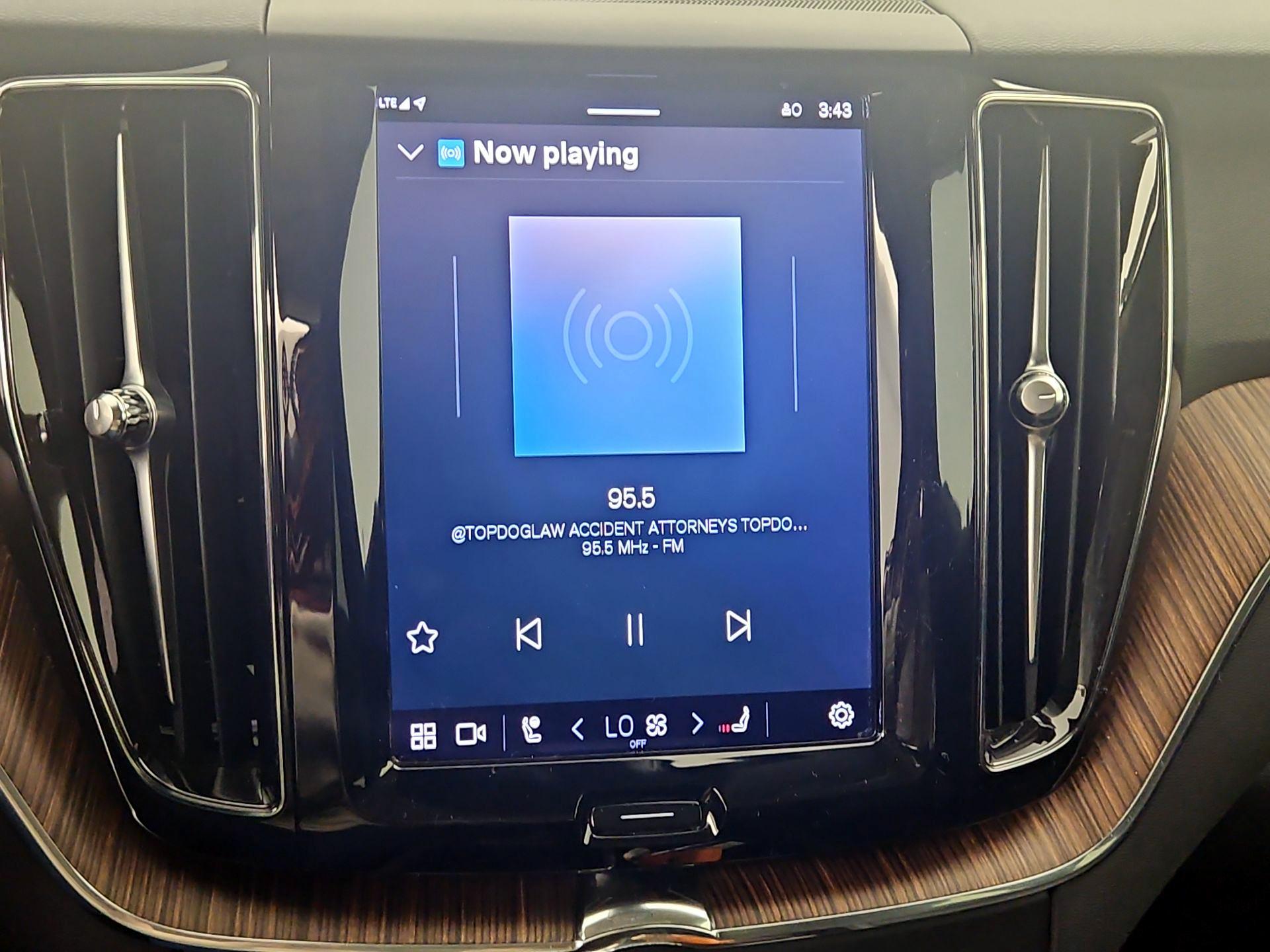 Thumbnail: 2023 Volvo XC60 - 16