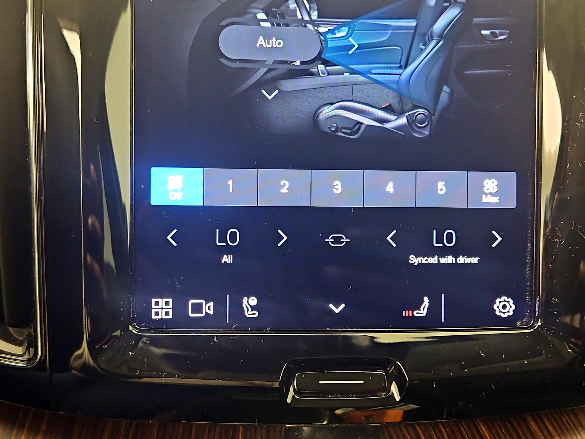 Thumbnail: 2023 Volvo XC60 - 17