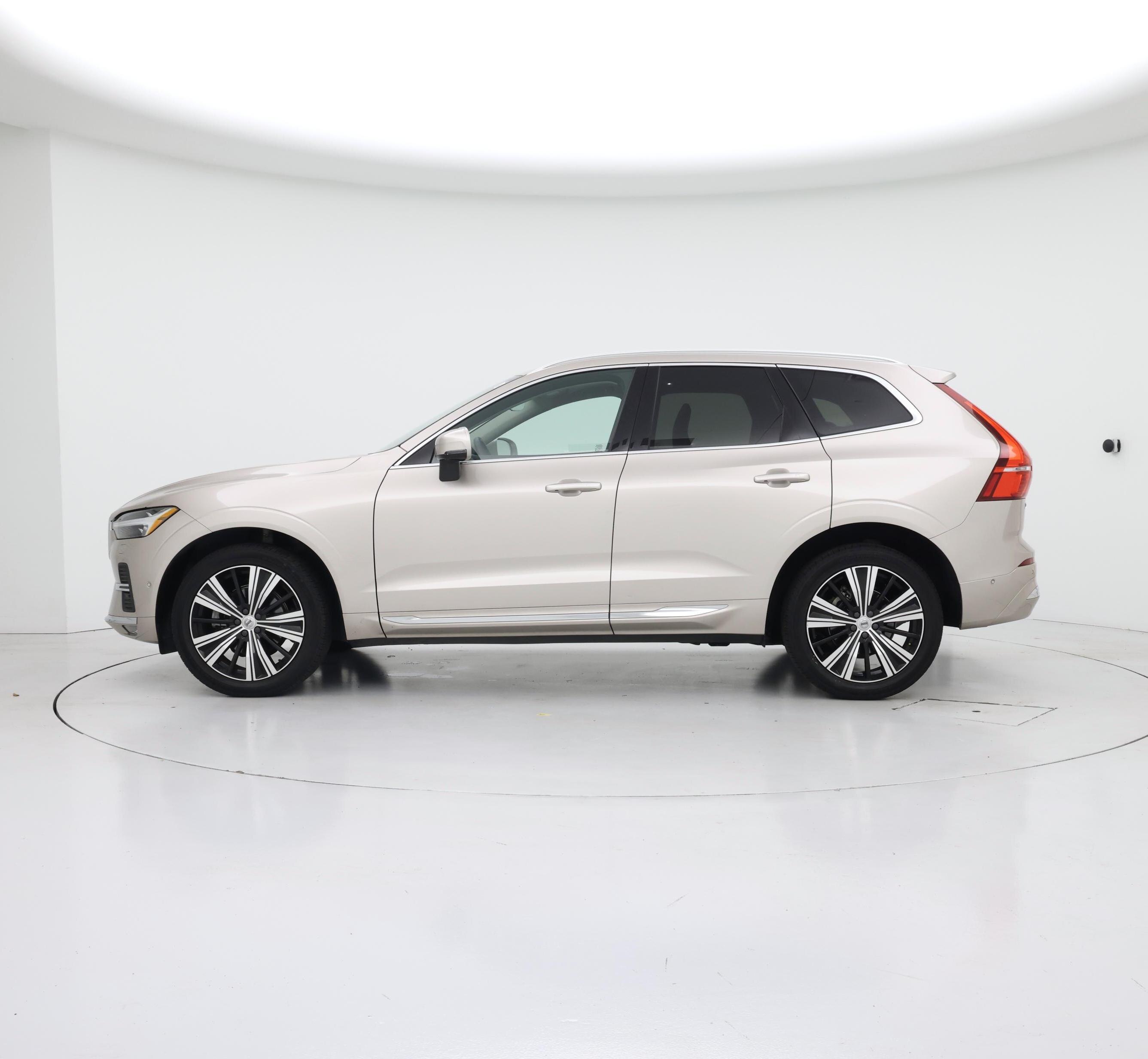 Thumbnail: 2023 Volvo XC60 - 3