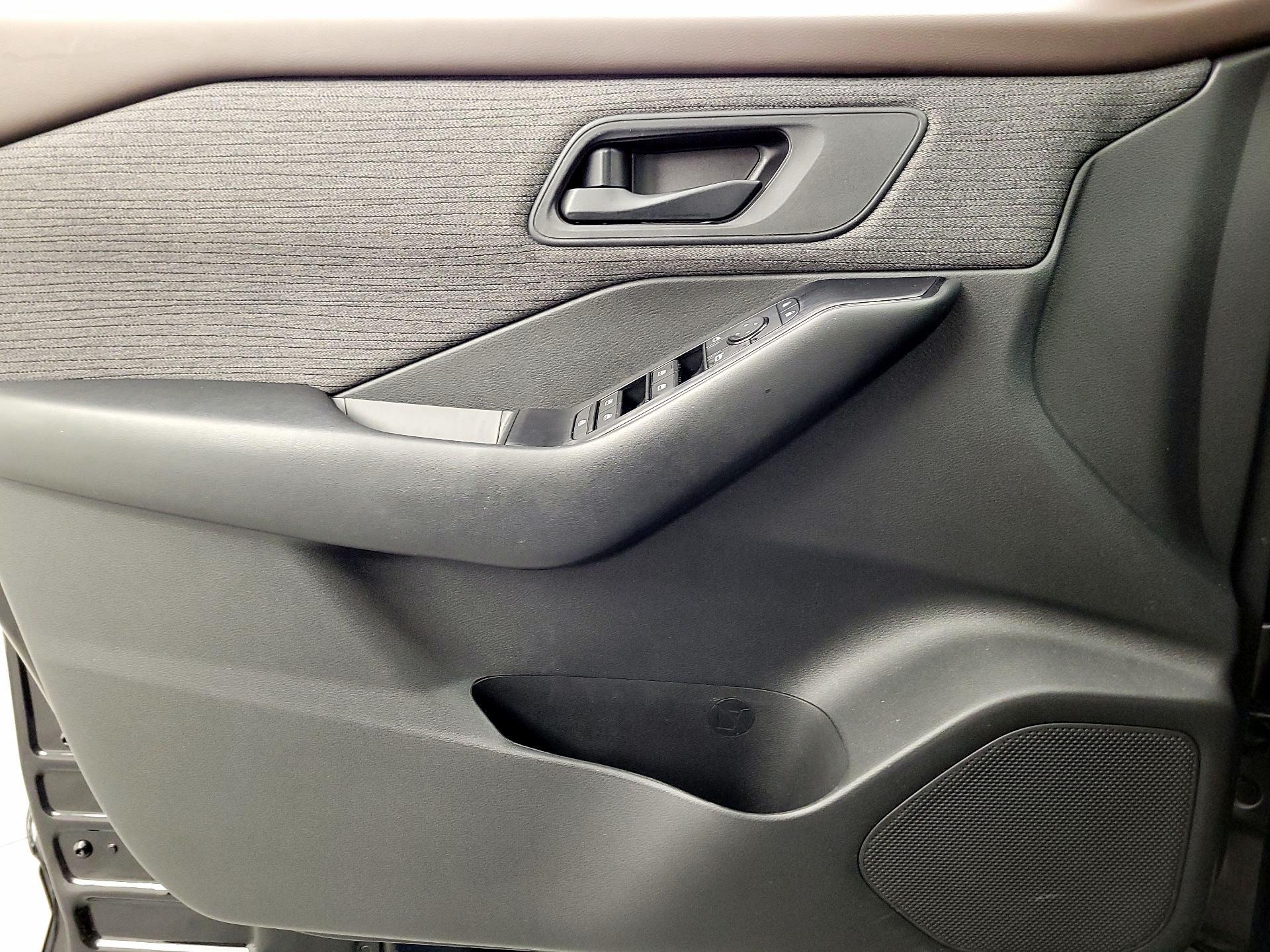 Thumbnail: 2023 Nissan Rogue - 12