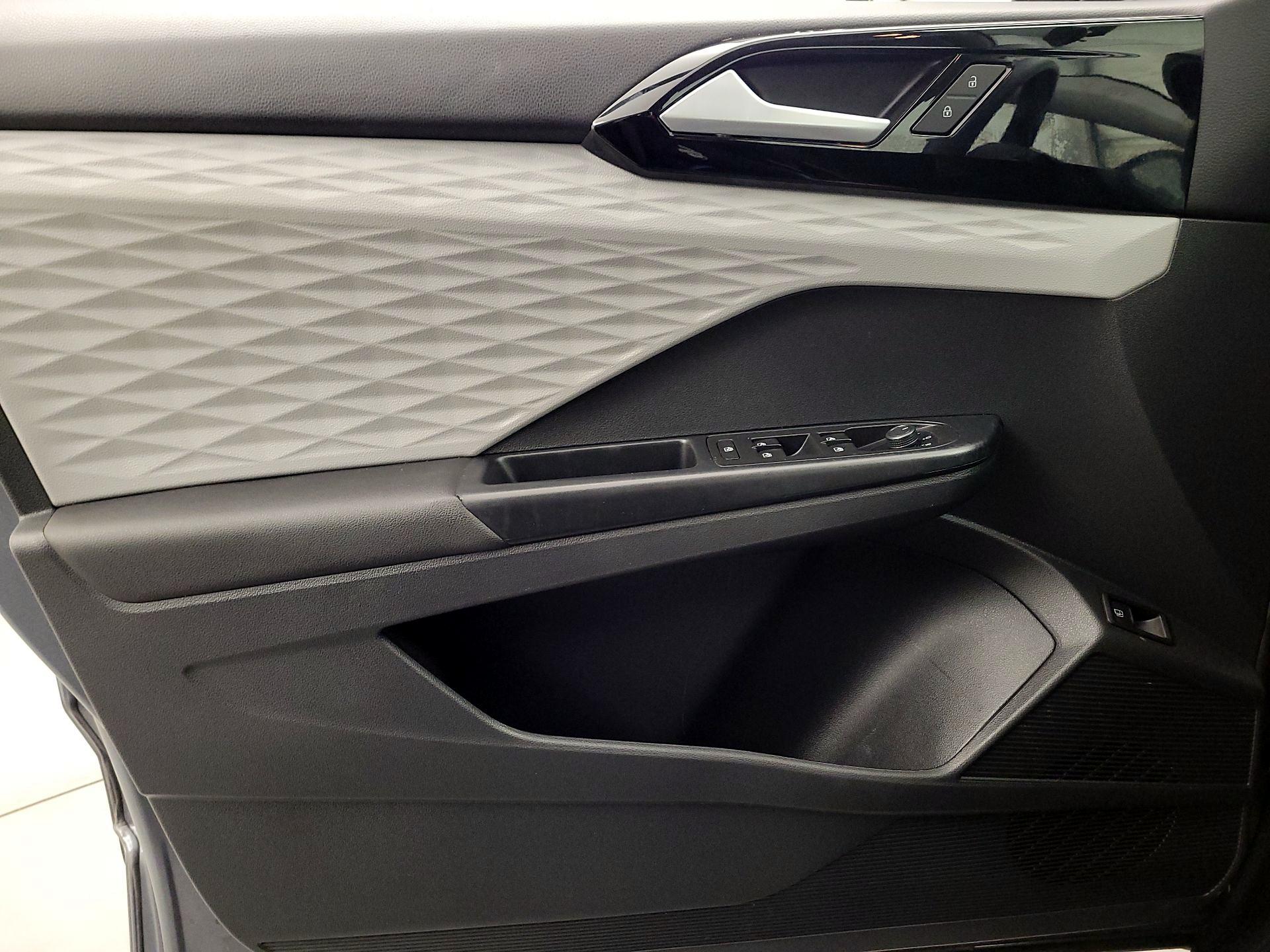 Thumbnail: 2022 Volkswagen Taos - 12