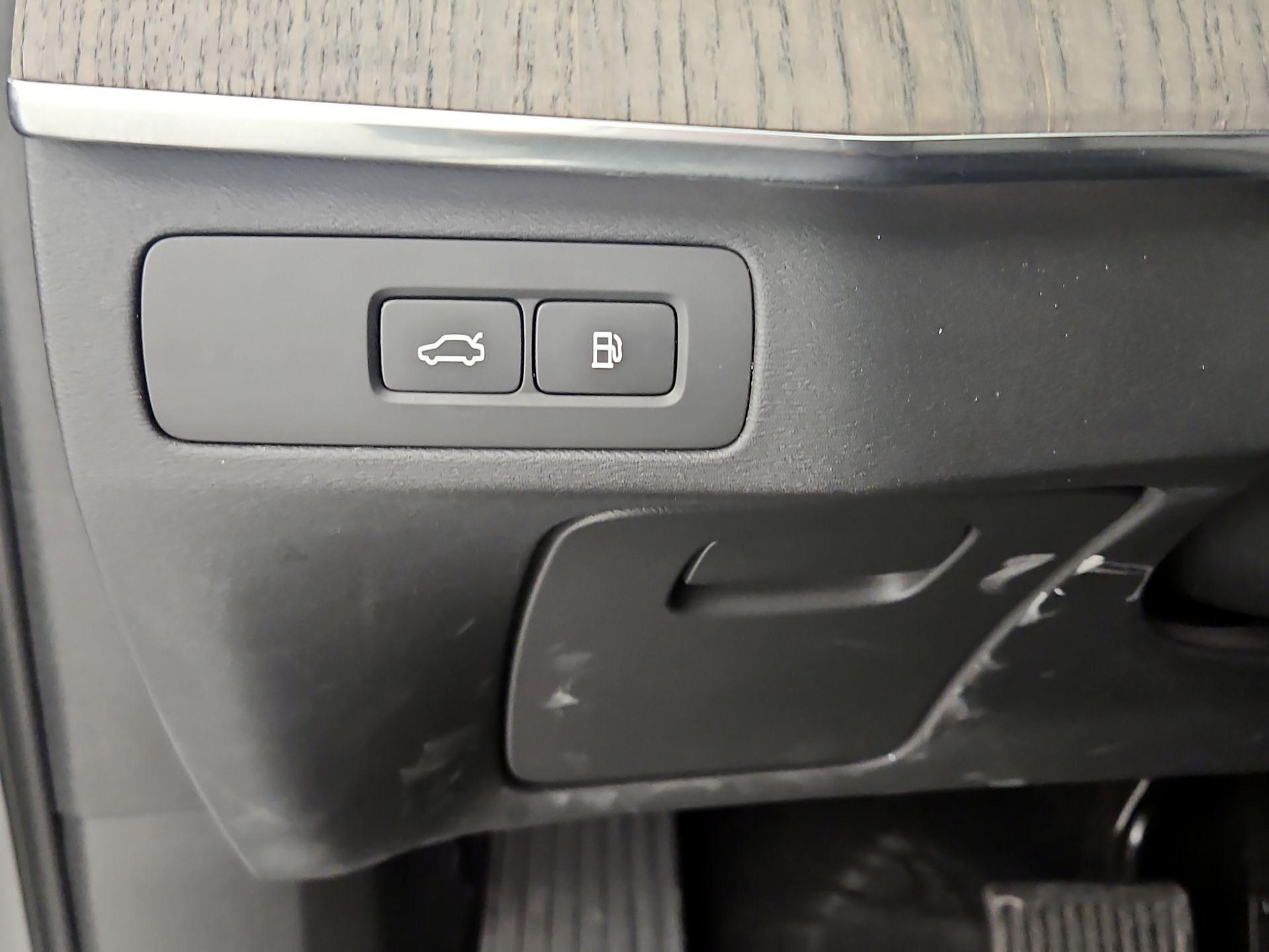 Thumbnail: 2023 Volvo XC90 - 13