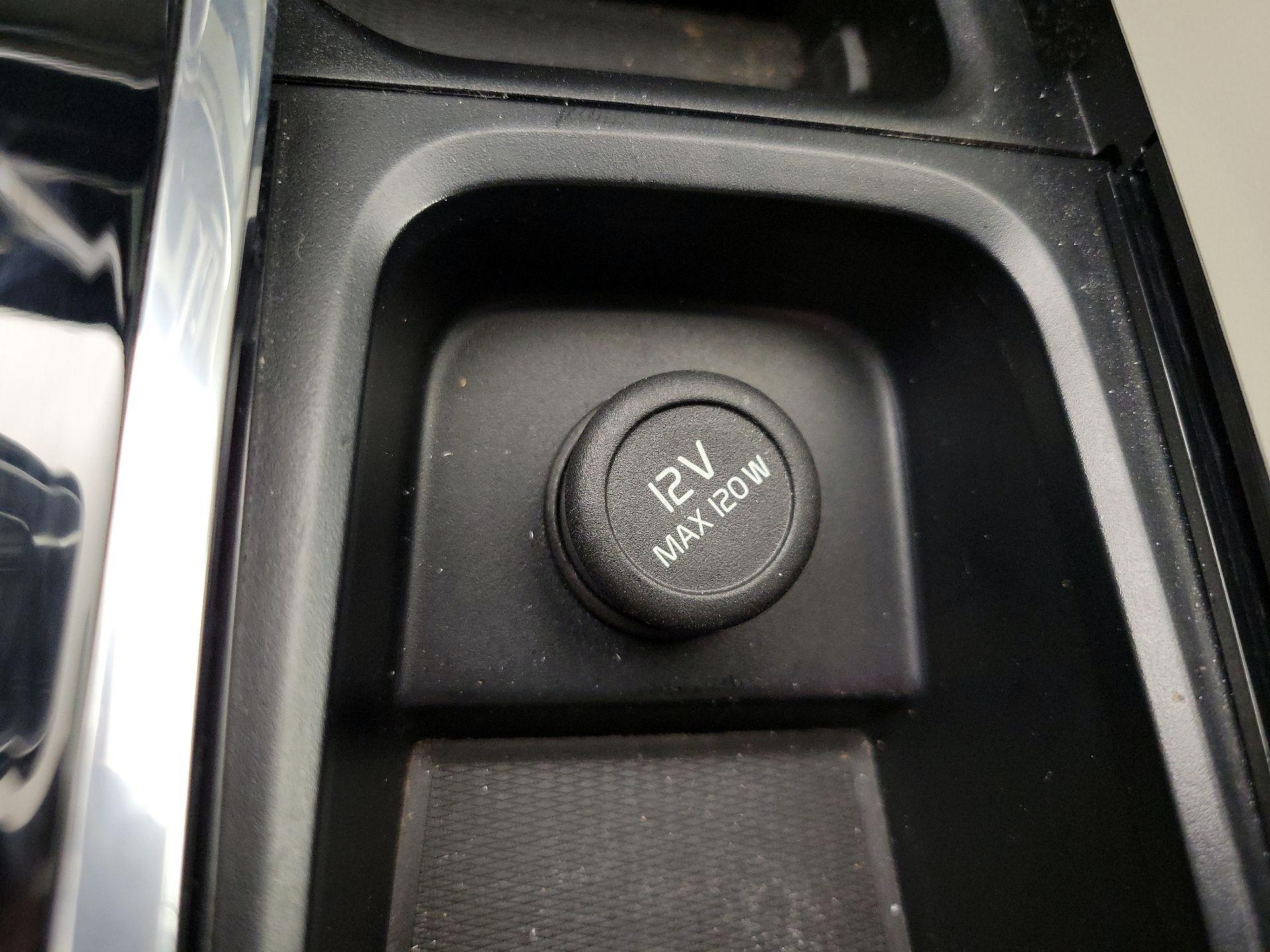 Thumbnail: 2023 Volvo XC60 - 19