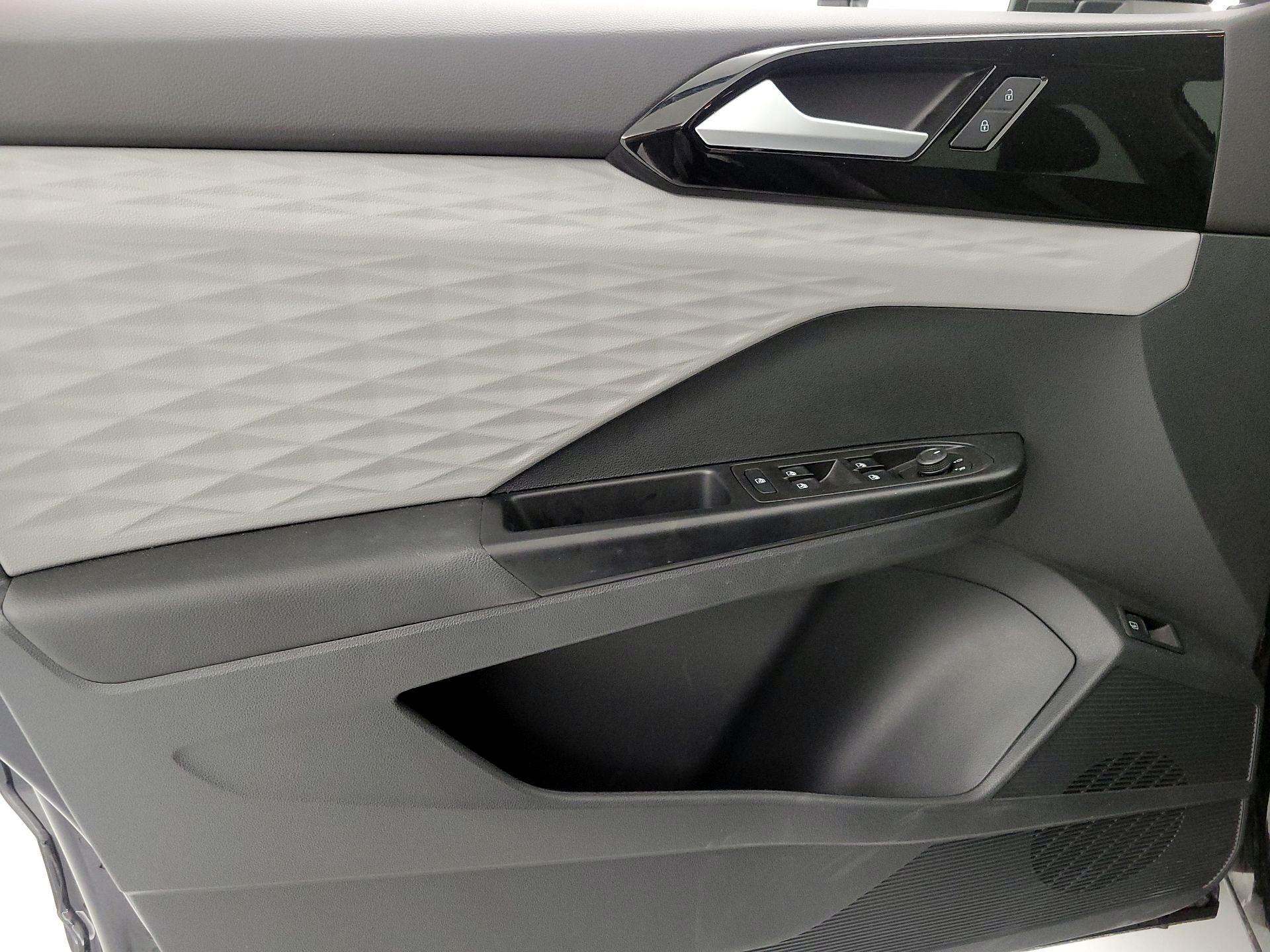 Thumbnail: 2023 Volkswagen Taos - 12