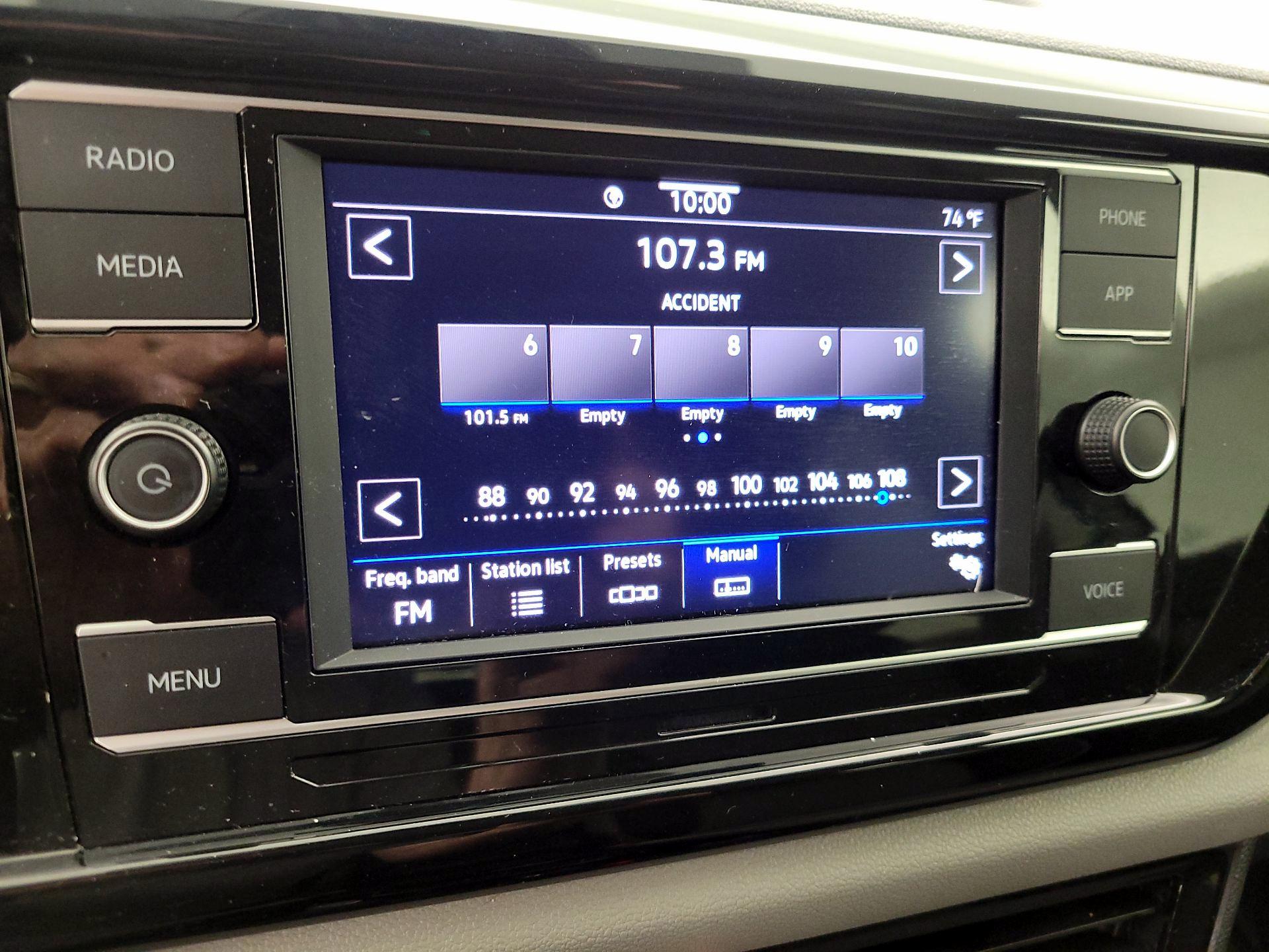 Thumbnail: 2023 Volkswagen Taos - 15