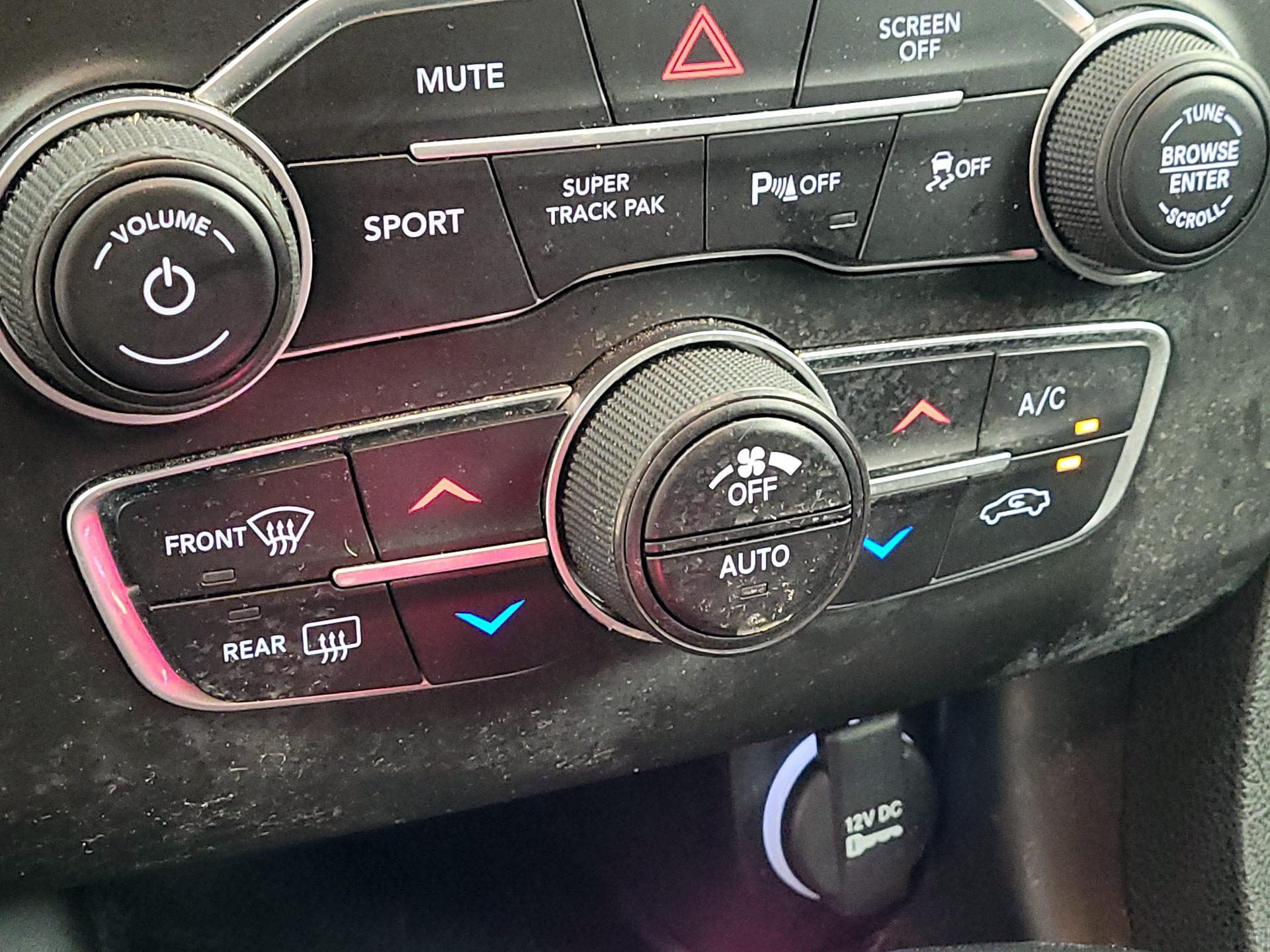 Thumbnail: 2022 Dodge Charger - 16