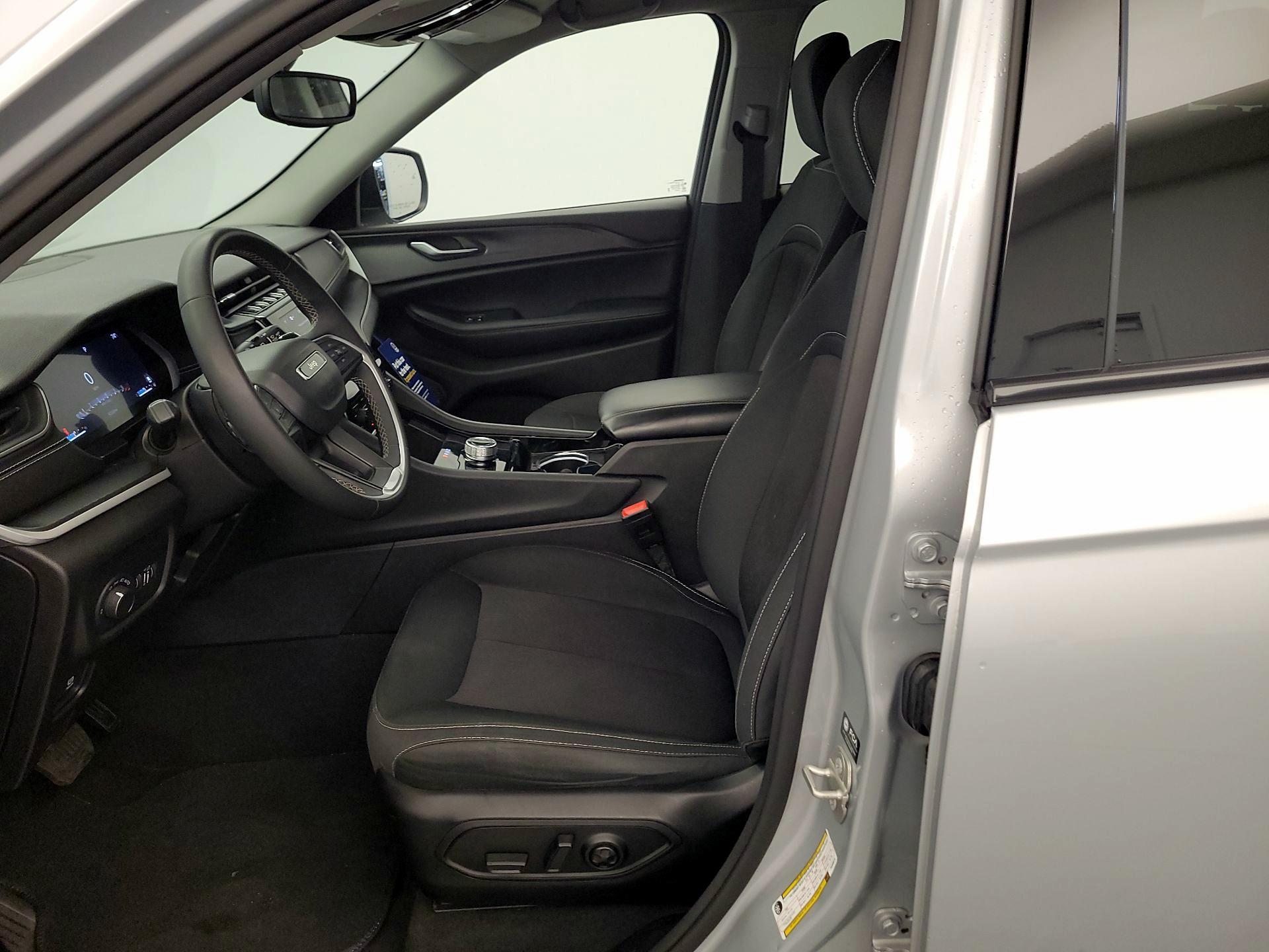 Thumbnail: 2023 Jeep Grand Cherokee - 11