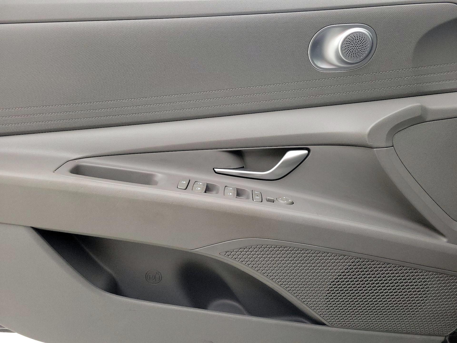 Thumbnail: 2022 Hyundai Elantra - 12