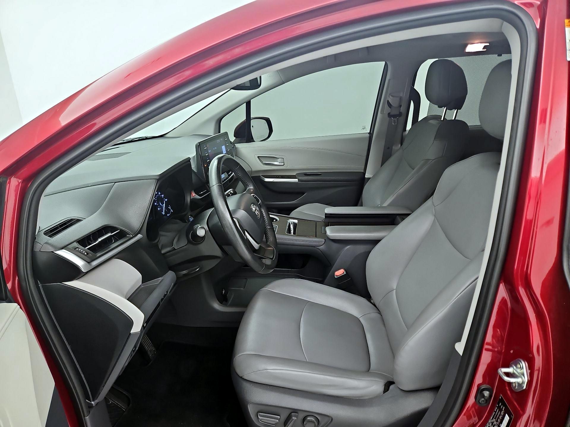 Thumbnail: 2021 Toyota Sienna - 11