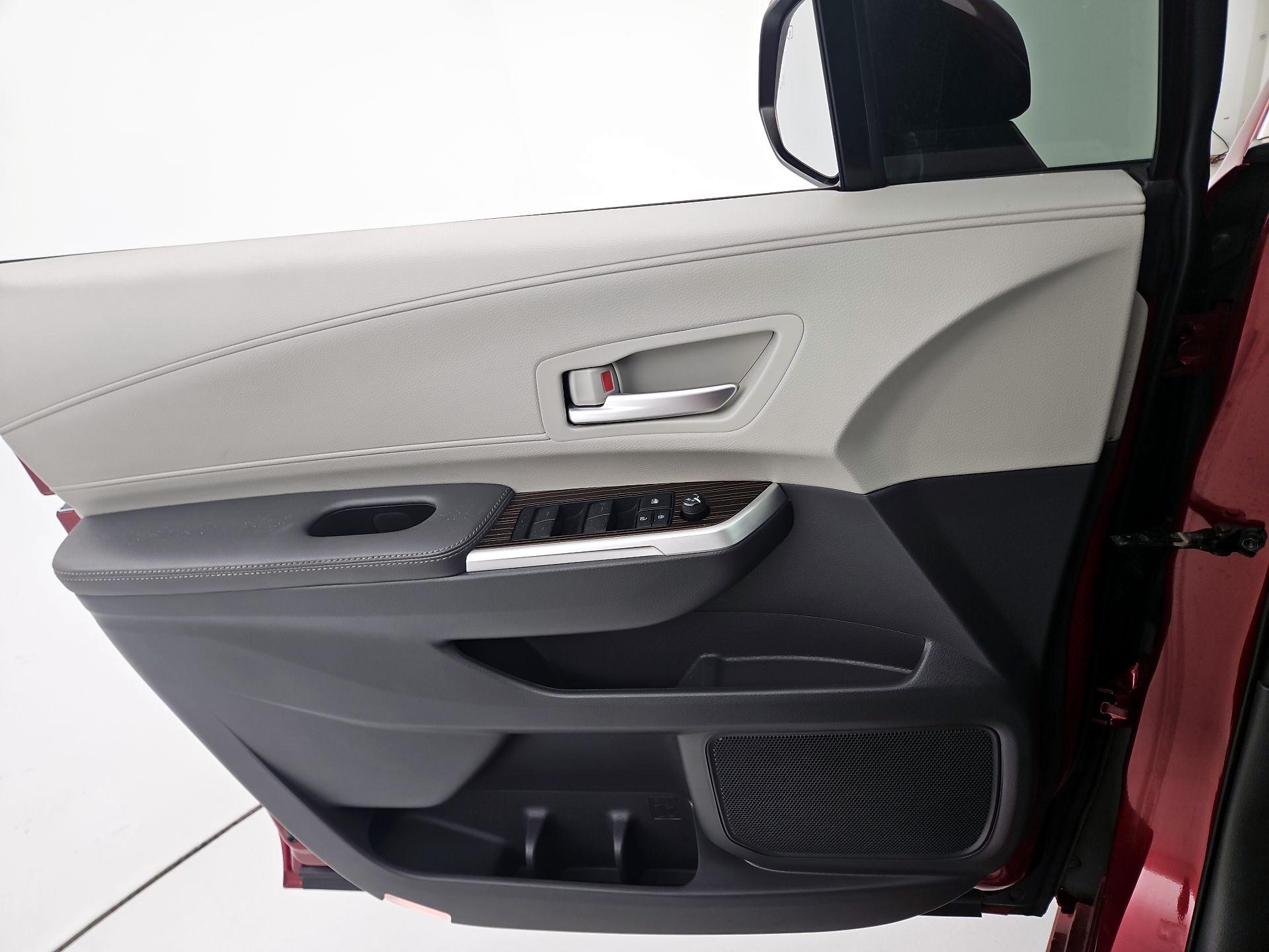 Thumbnail: 2021 Toyota Sienna - 12