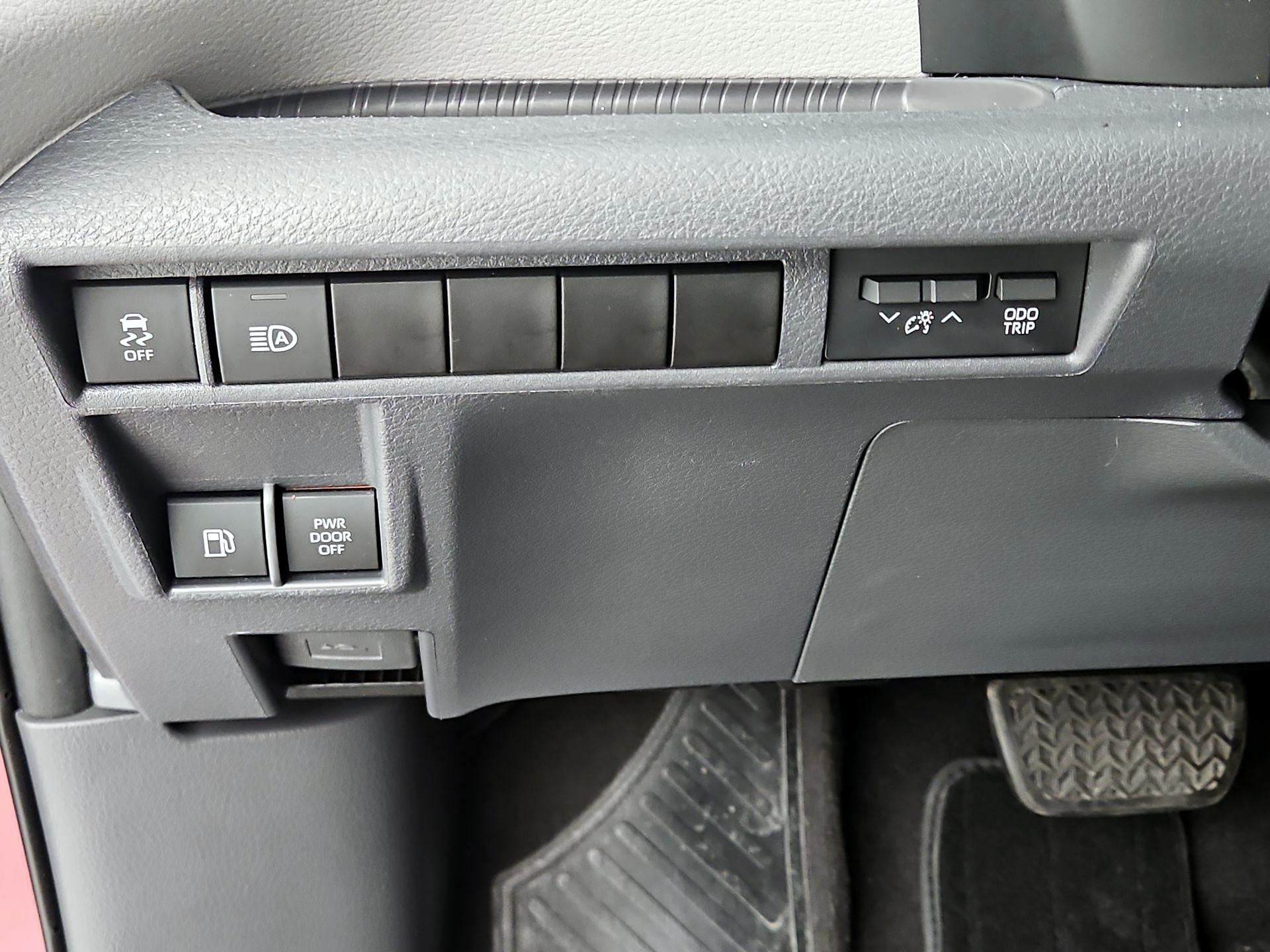 Thumbnail: 2021 Toyota Sienna - 13