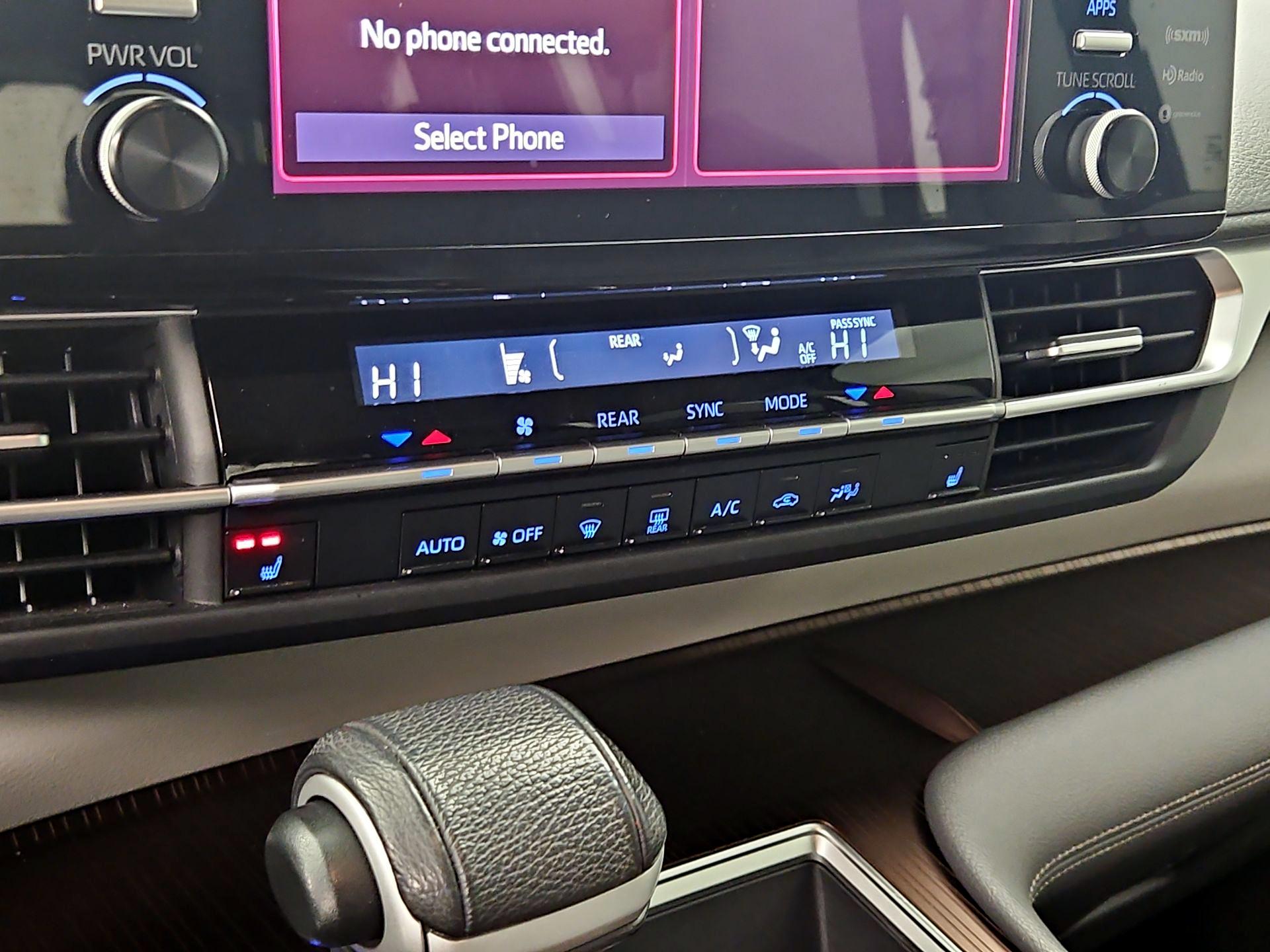 Thumbnail: 2021 Toyota Sienna - 16