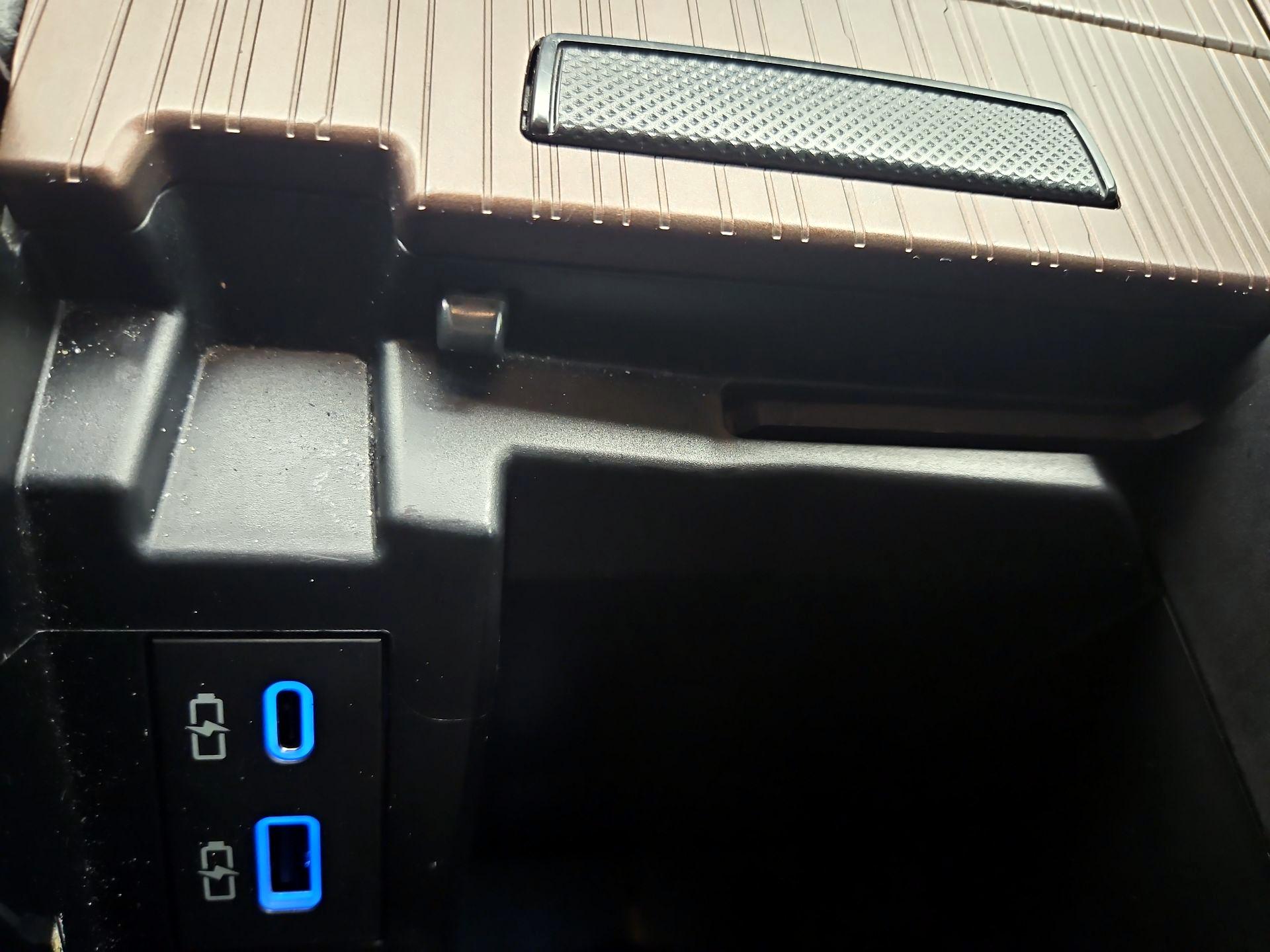 Thumbnail: 2021 Toyota Sienna - 18