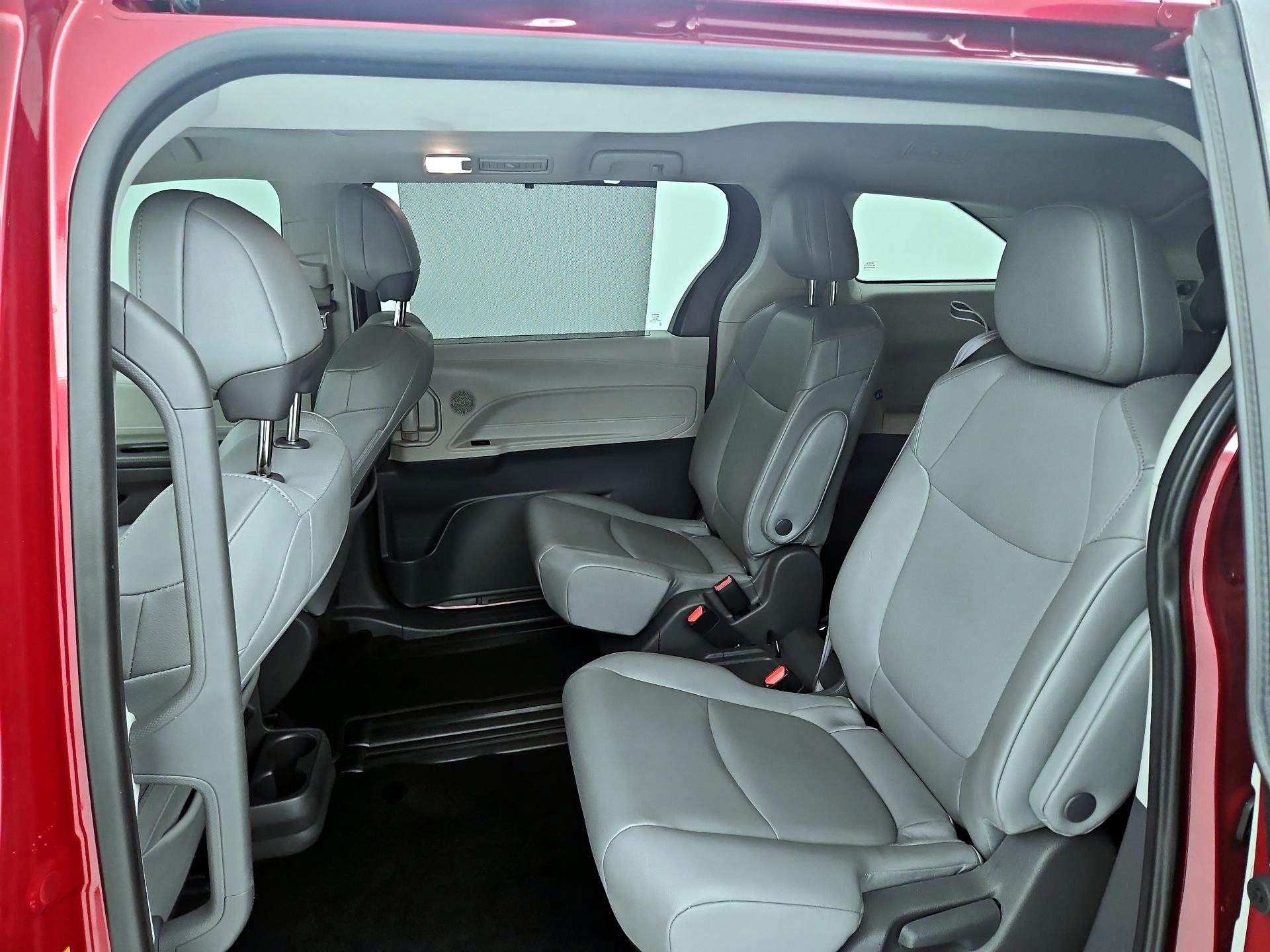 Thumbnail: 2021 Toyota Sienna - 20