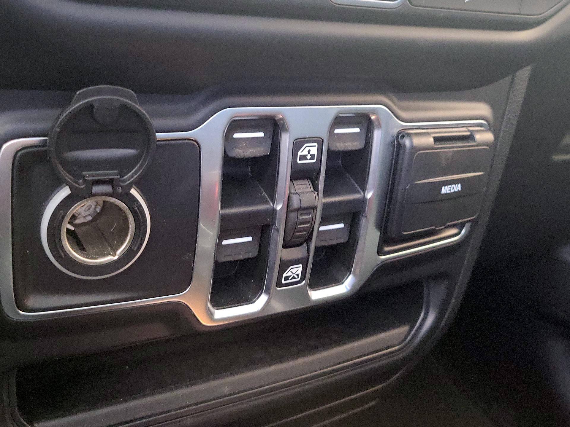 Thumbnail: 2020 Jeep Wrangler - 18