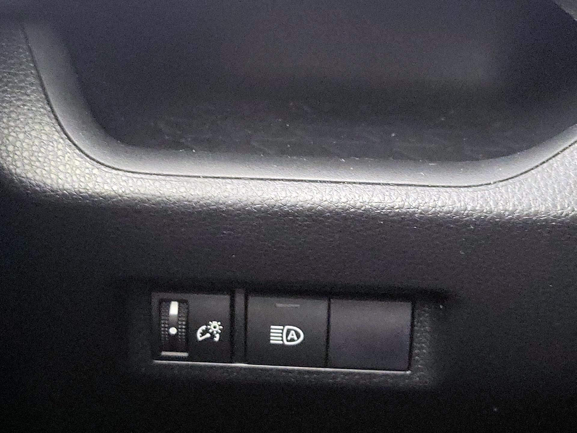 Thumbnail: 2020 Toyota RAV4 - 13