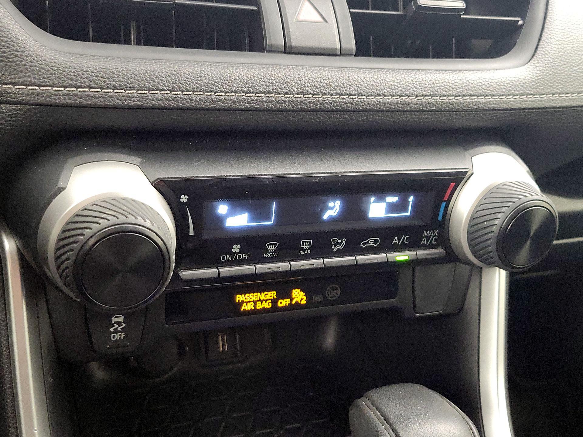 Thumbnail: 2020 Toyota RAV4 - 16