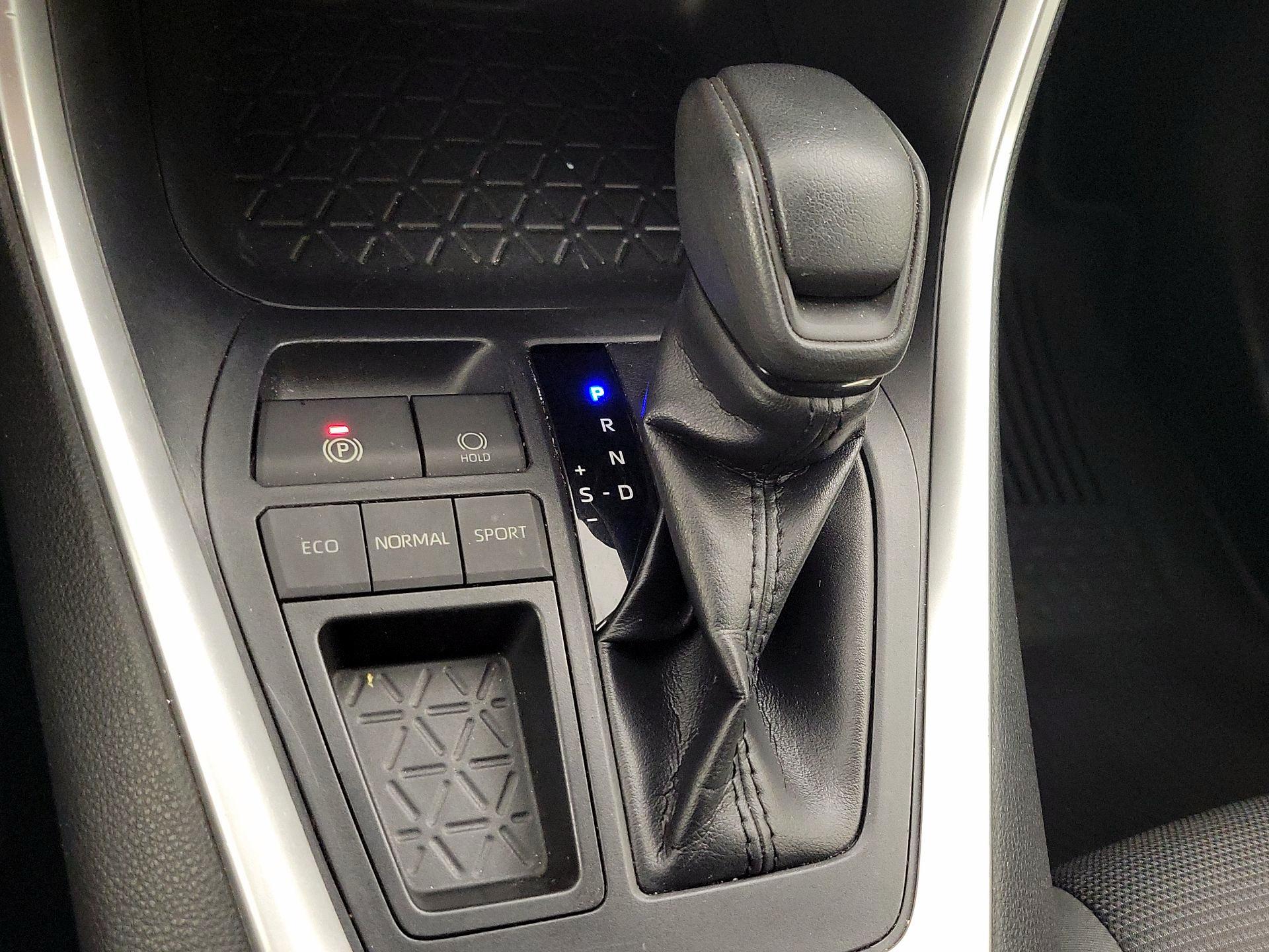 Thumbnail: 2020 Toyota RAV4 - 17