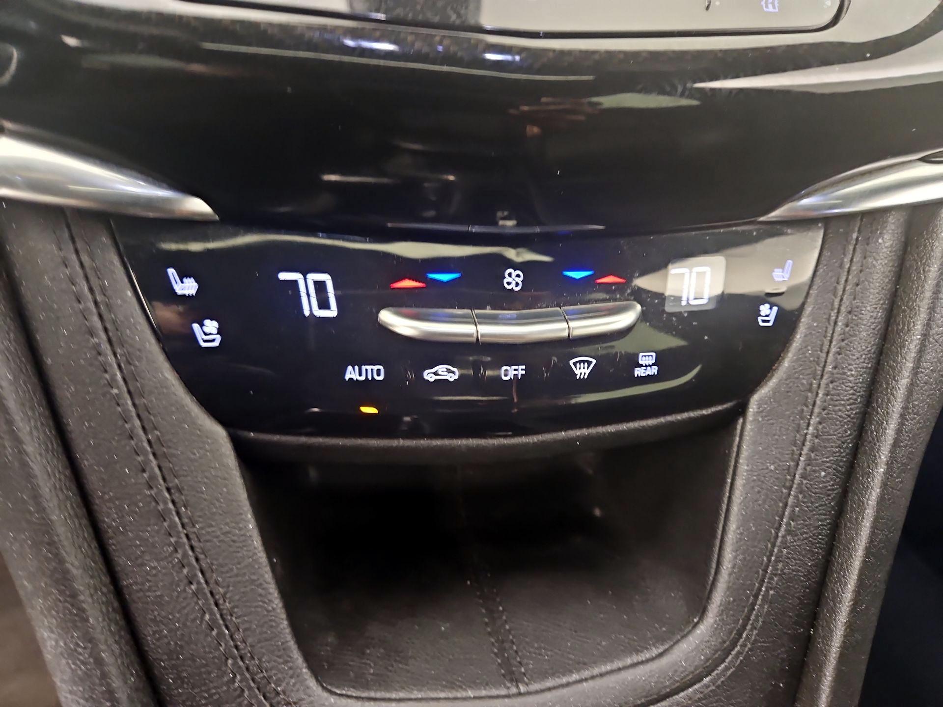 Thumbnail: 2021 Cadillac XT6 - 16