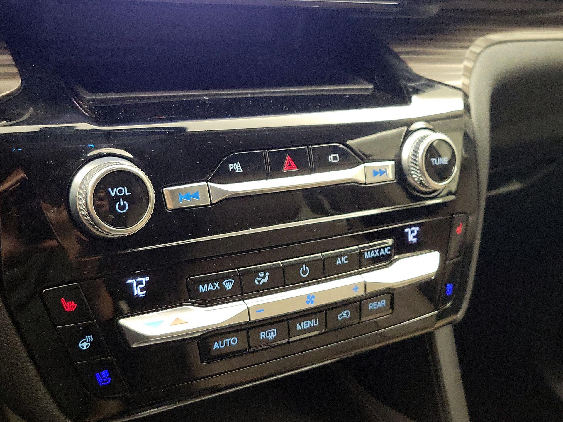 Thumbnail: 2021 Ford Explorer - 17