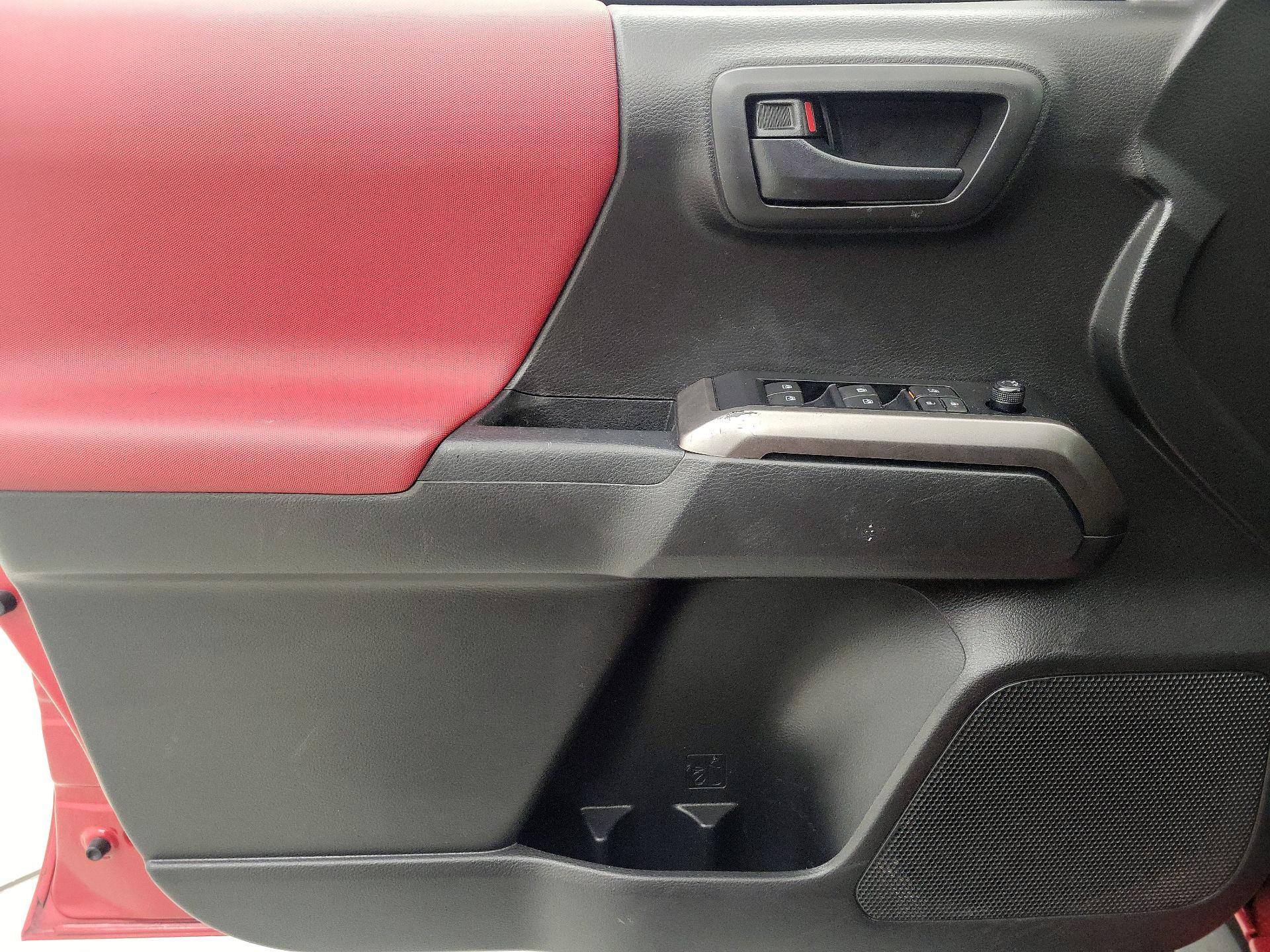 Thumbnail: 2022 Toyota Tacoma - 12