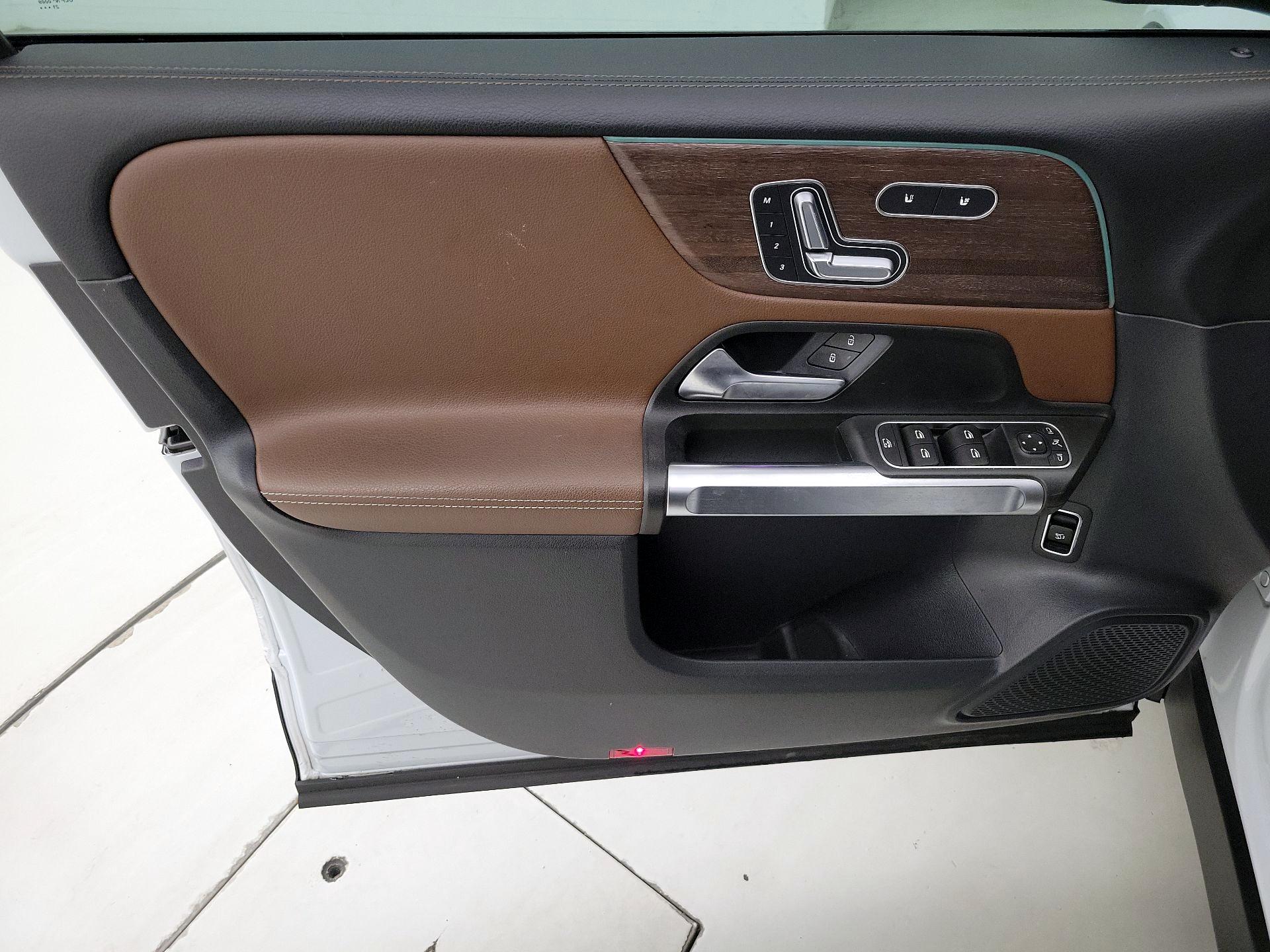 Thumbnail: 2022 Mercedes-Benz GLB - 12