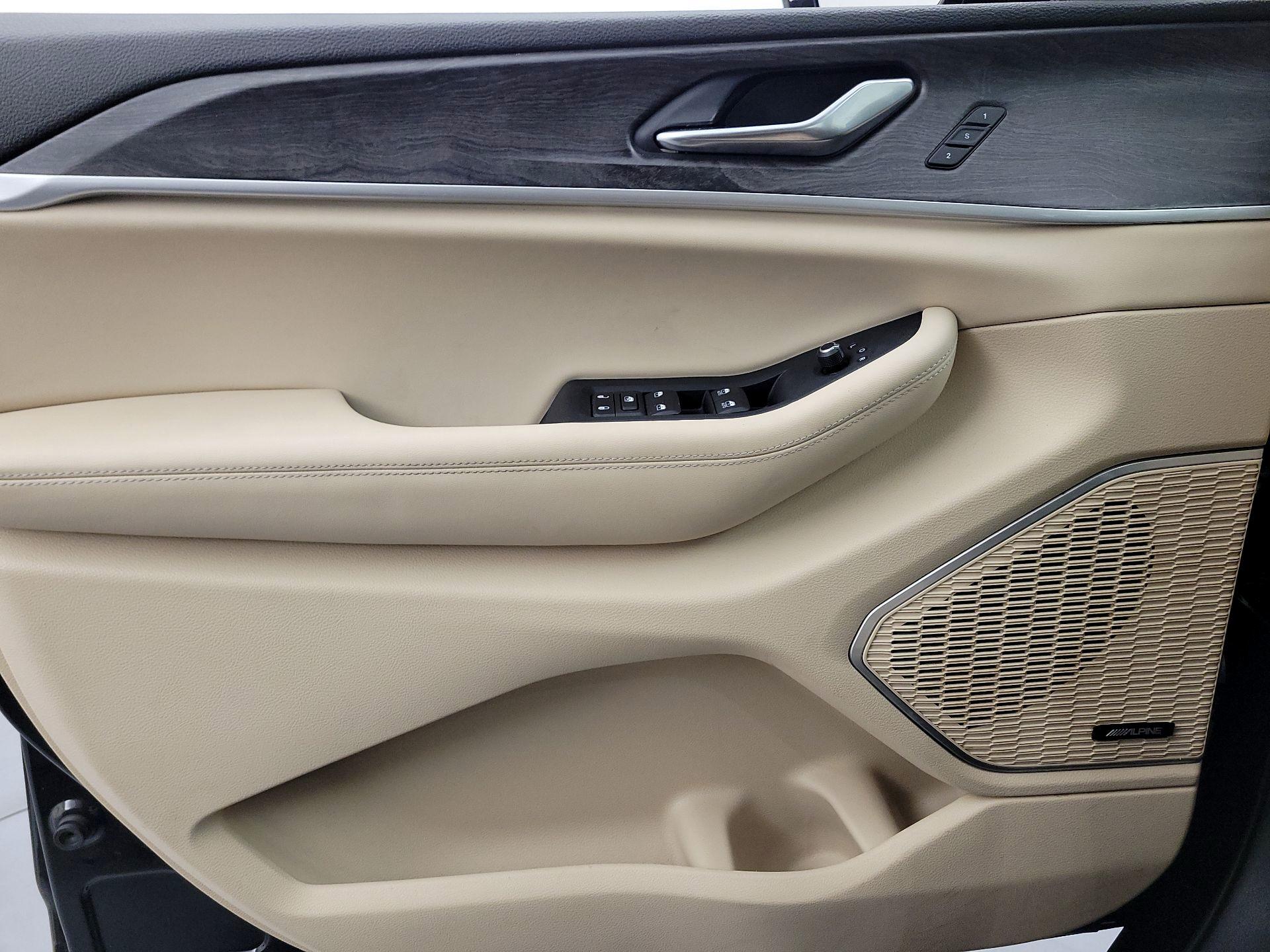 Thumbnail: 2022 Jeep Grand Cherokee - 12