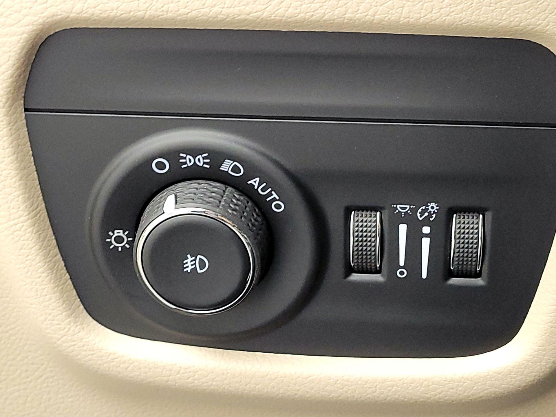 Thumbnail: 2022 Jeep Grand Cherokee - 13