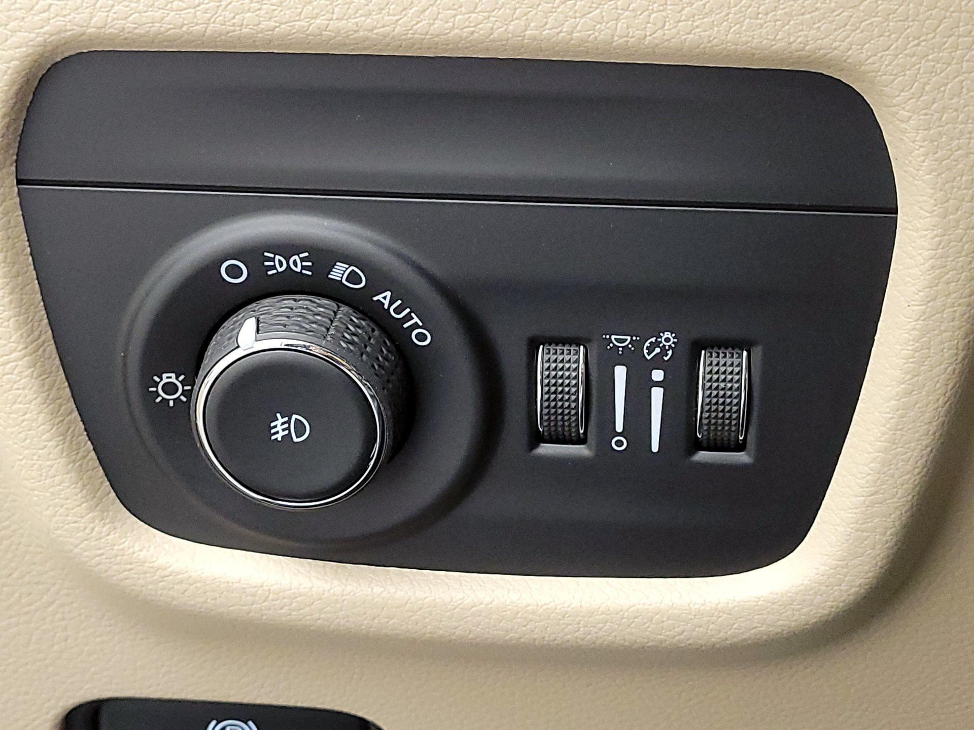 Thumbnail: 2022 Jeep Grand Cherokee - 14